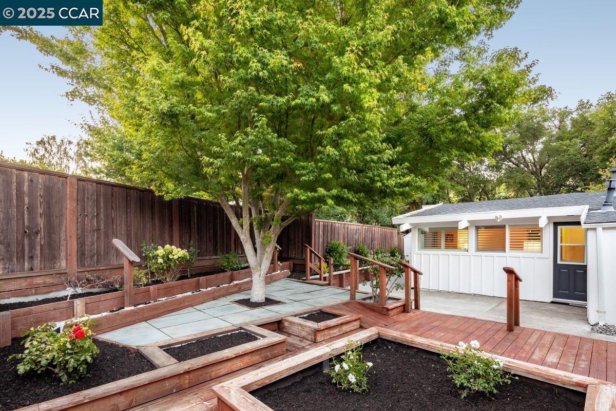 Detail Gallery Image 24 of 28 For 12 Dos Encinas, Orinda,  CA 94563 - 3 Beds | 2 Baths