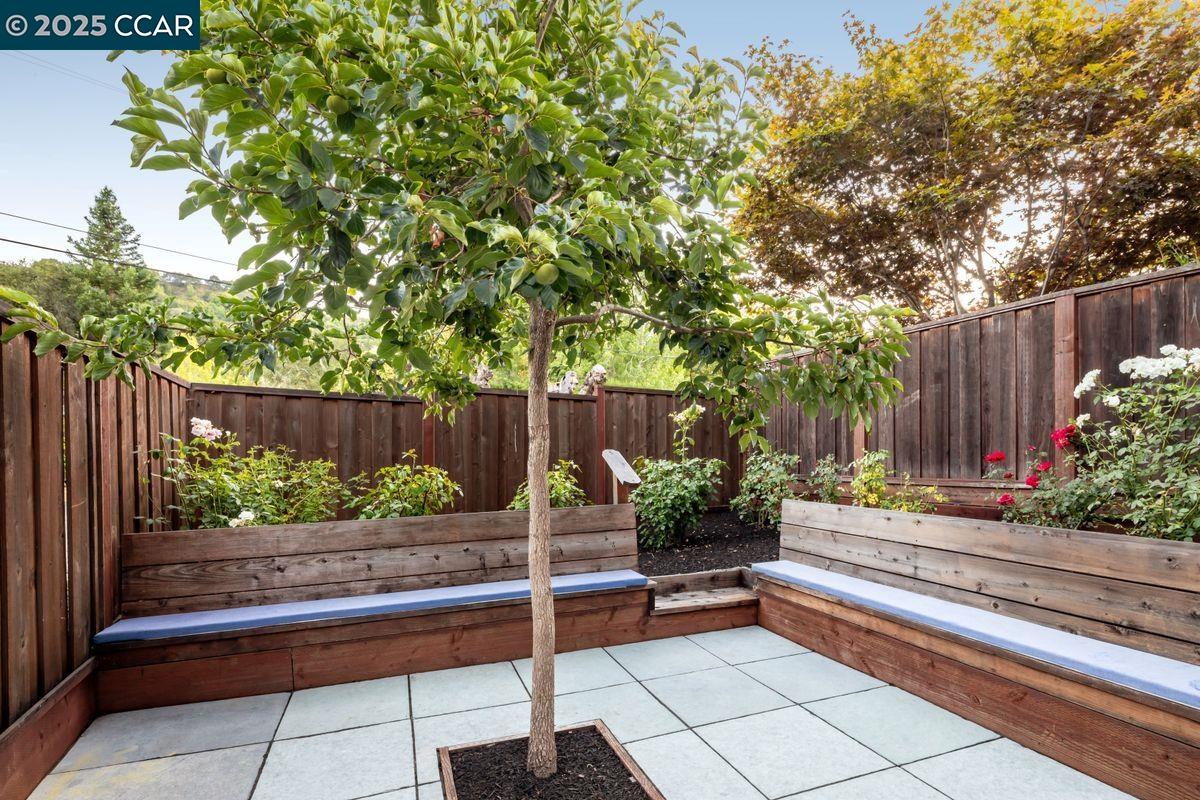 Detail Gallery Image 25 of 28 For 12 Dos Encinas, Orinda,  CA 94563 - 3 Beds | 2 Baths