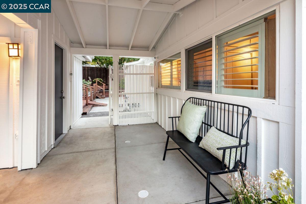 Detail Gallery Image 26 of 28 For 12 Dos Encinas, Orinda,  CA 94563 - 3 Beds | 2 Baths