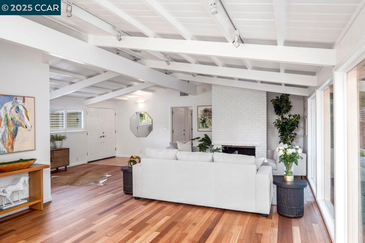 Detail Gallery Image 5 of 28 For 12 Dos Encinas, Orinda,  CA 94563 - 3 Beds | 2 Baths