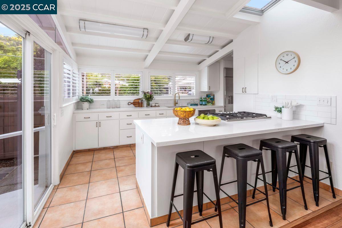 Detail Gallery Image 7 of 28 For 12 Dos Encinas, Orinda,  CA 94563 - 3 Beds | 2 Baths