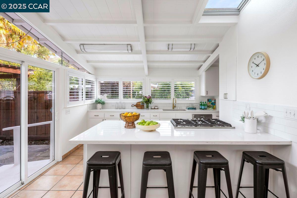Detail Gallery Image 8 of 28 For 12 Dos Encinas, Orinda,  CA 94563 - 3 Beds | 2 Baths