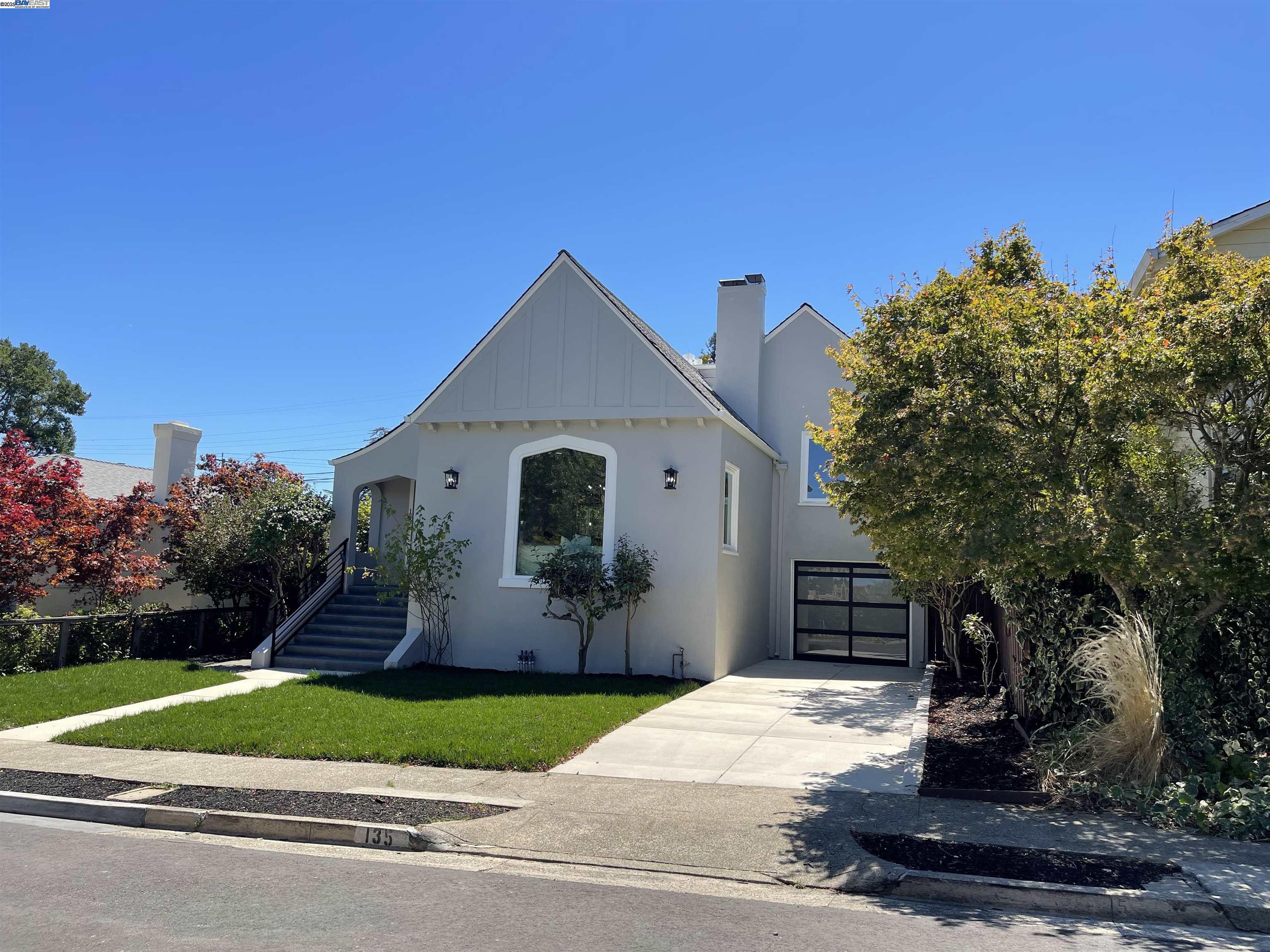 Detail Gallery Image 1 of 25 For 135 Morningside Drive, San Anselmo,  CA 94960-1508 - 3 Beds | 2/1 Baths