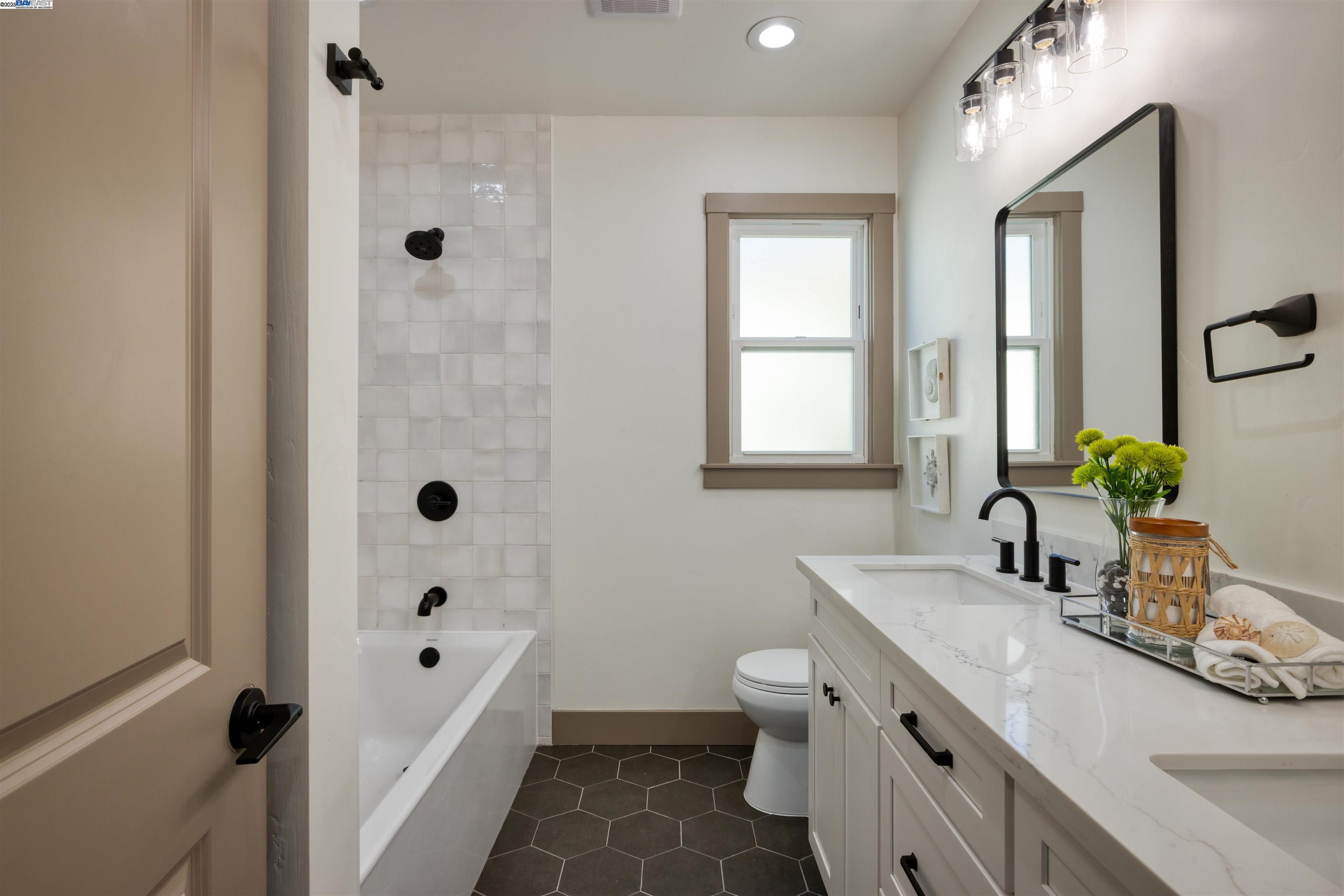 Detail Gallery Image 14 of 25 For 135 Morningside Drive, San Anselmo,  CA 94960-1508 - 3 Beds | 2/1 Baths