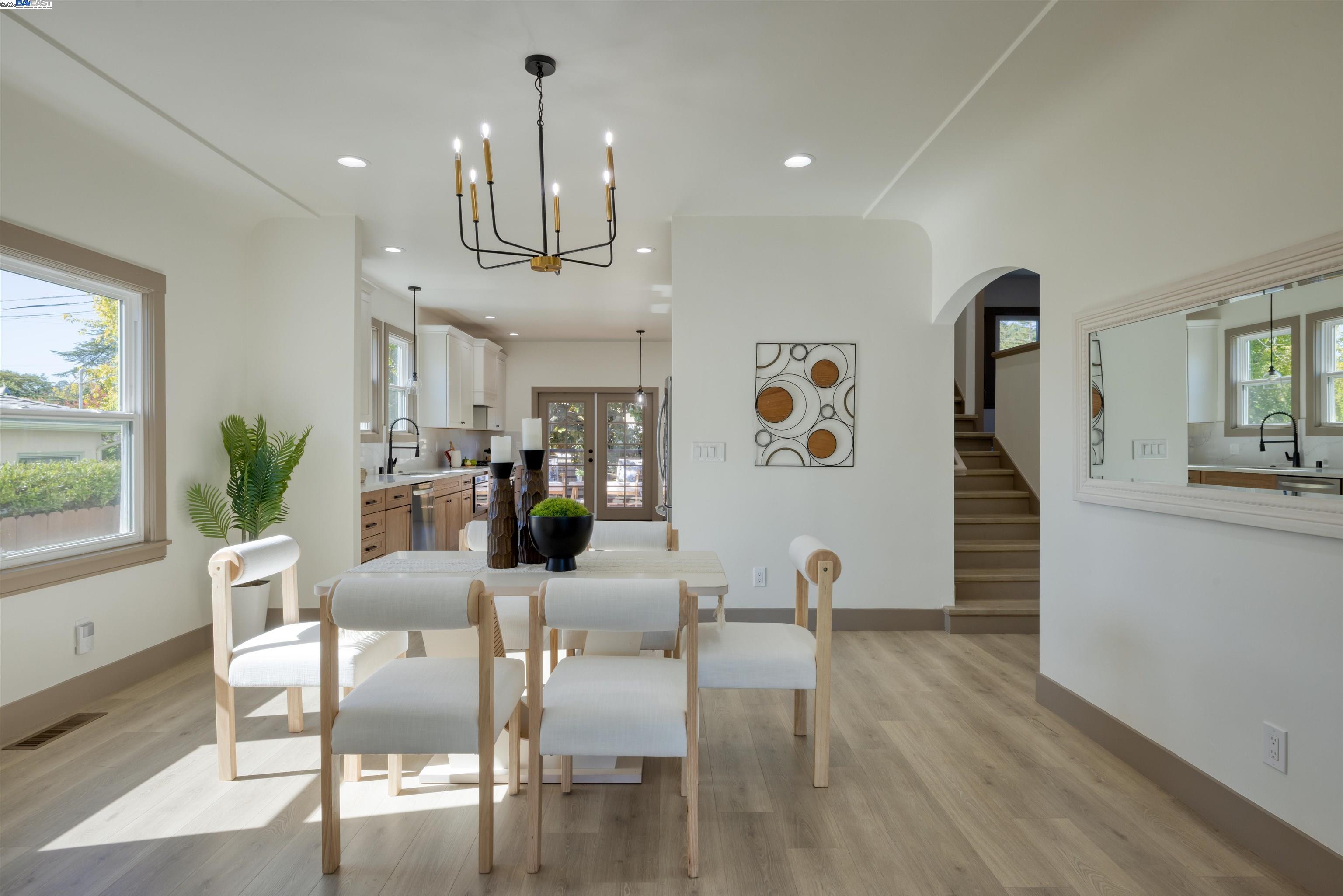 Detail Gallery Image 5 of 25 For 135 Morningside Drive, San Anselmo,  CA 94960-1508 - 3 Beds | 2/1 Baths