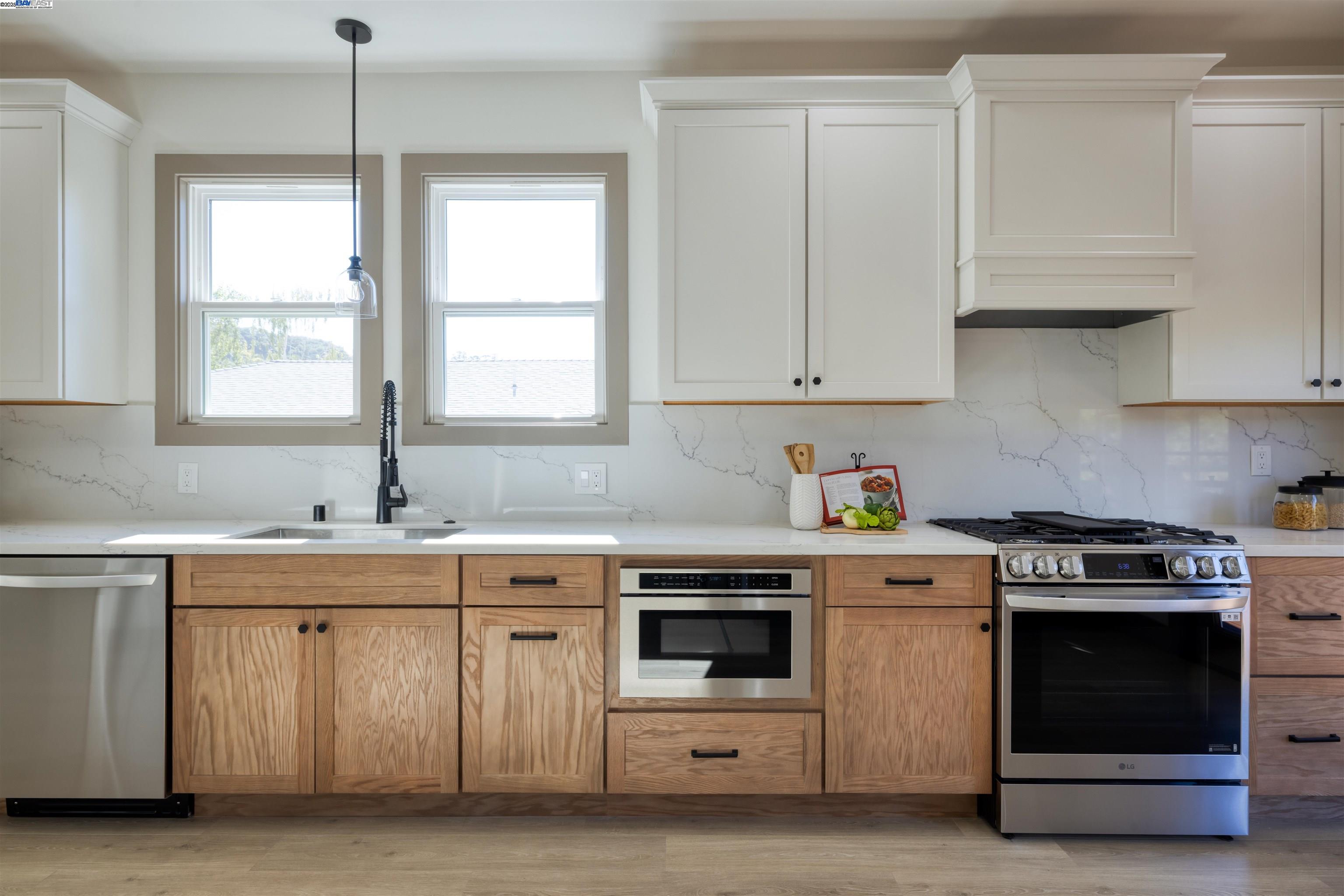 Detail Gallery Image 8 of 25 For 135 Morningside Drive, San Anselmo,  CA 94960-1508 - 3 Beds | 2/1 Baths