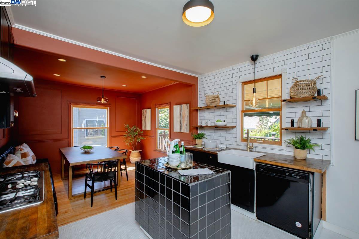 Detail Gallery Image 14 of 60 For 465 Taylor Ave, Alameda,  CA 94501 - 4 Beds | 2 Baths