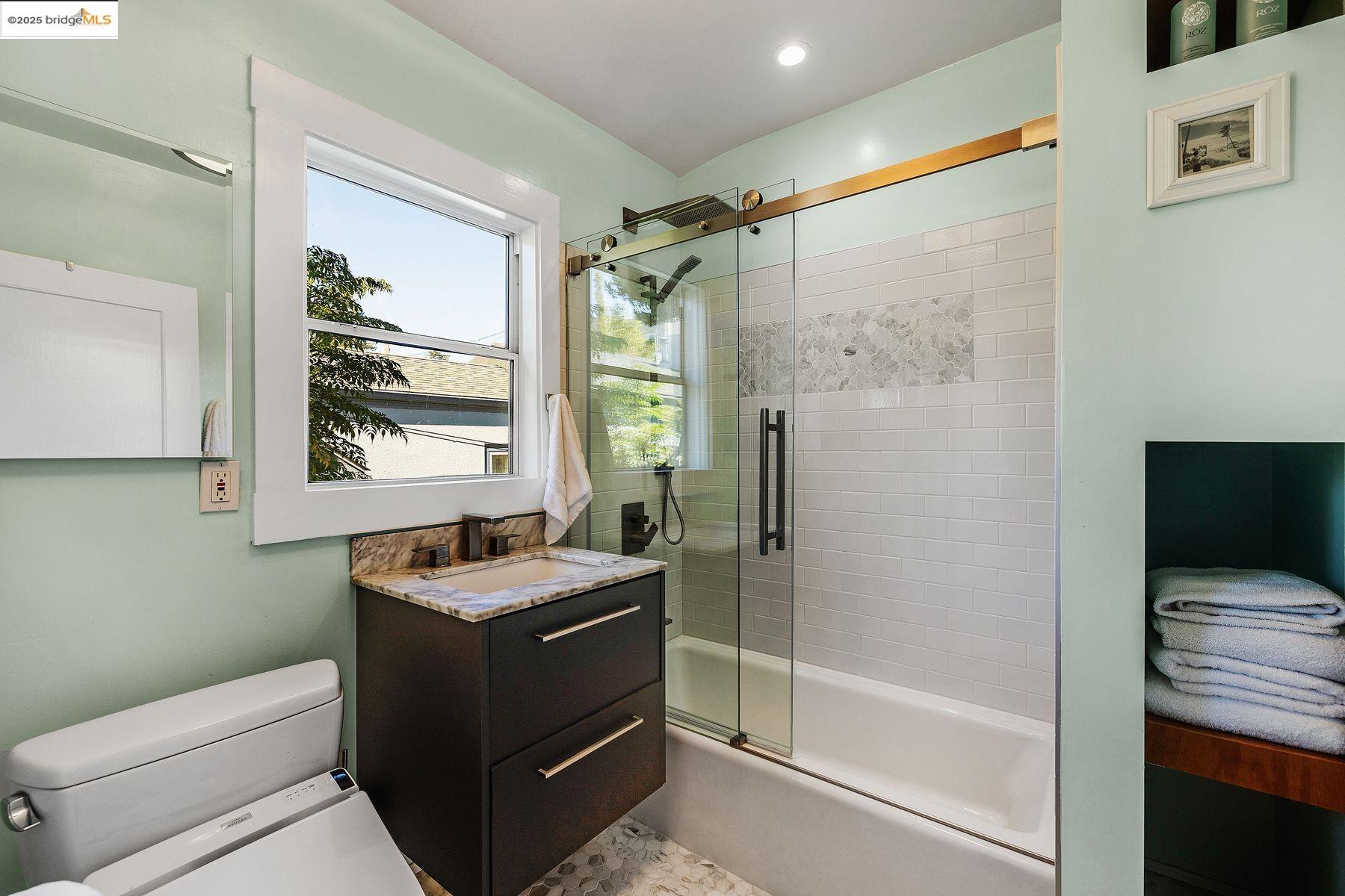 Detail Gallery Image 21 of 43 For 1047 Ranleigh Way, Piedmont,  CA 94610 - 3 Beds | 1/1 Baths