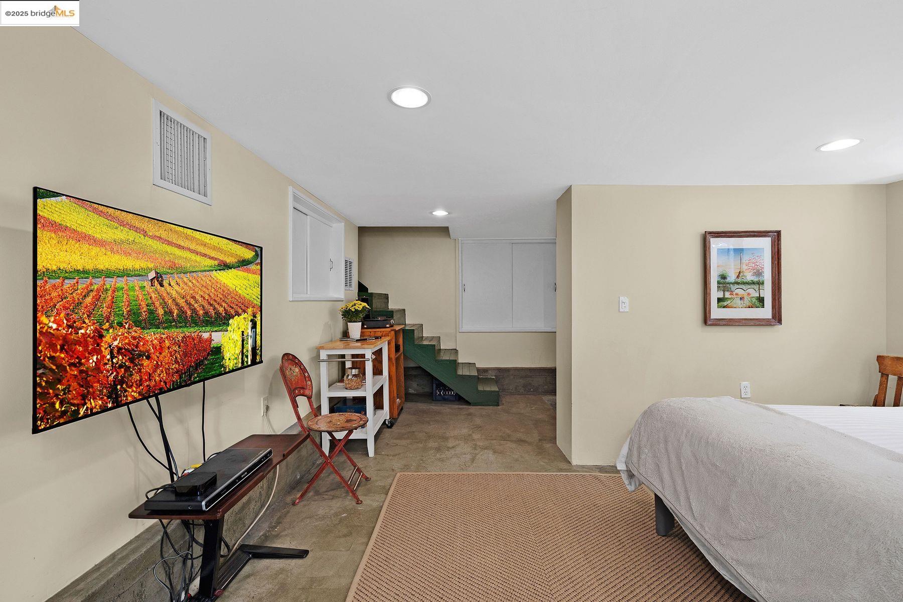 Detail Gallery Image 26 of 43 For 1047 Ranleigh Way, Piedmont,  CA 94610 - 3 Beds | 1/1 Baths