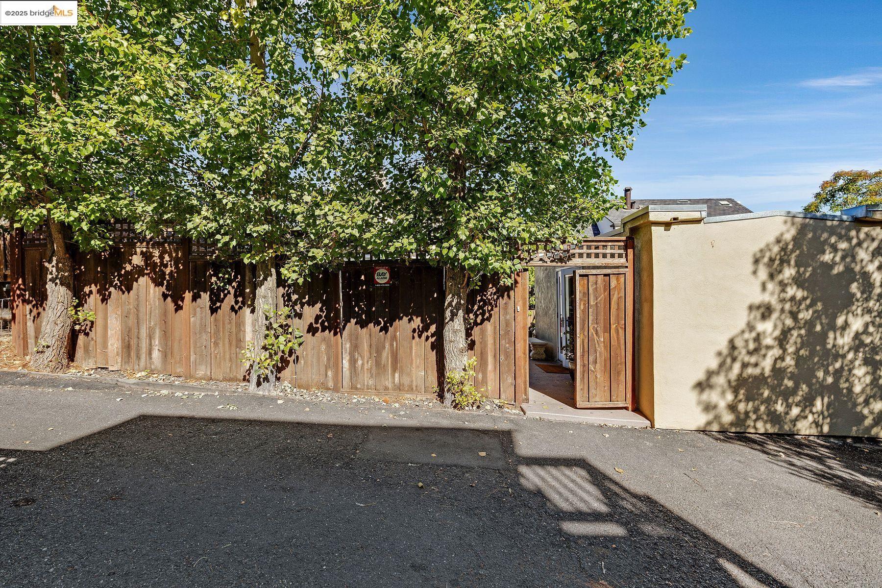 Detail Gallery Image 38 of 43 For 1047 Ranleigh Way, Piedmont,  CA 94610 - 3 Beds | 1/1 Baths
