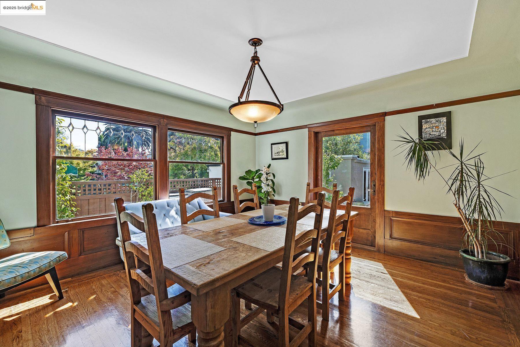 Detail Gallery Image 6 of 43 For 1047 Ranleigh Way, Piedmont,  CA 94610 - 3 Beds | 1/1 Baths