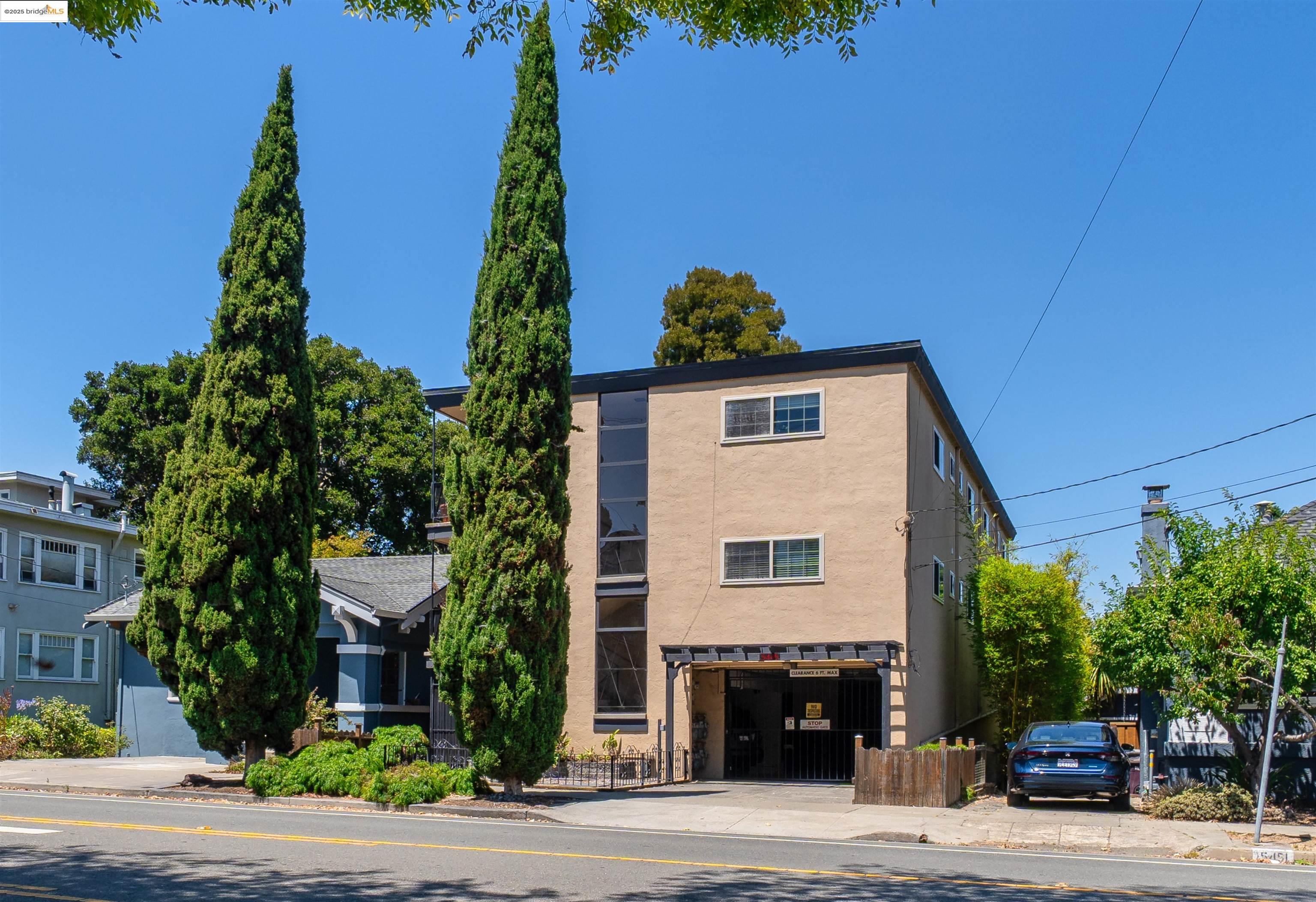 Detail Gallery Image 3 of 7 For 5445 Broadway, Oakland,  CA 94618 - – Beds | – Baths