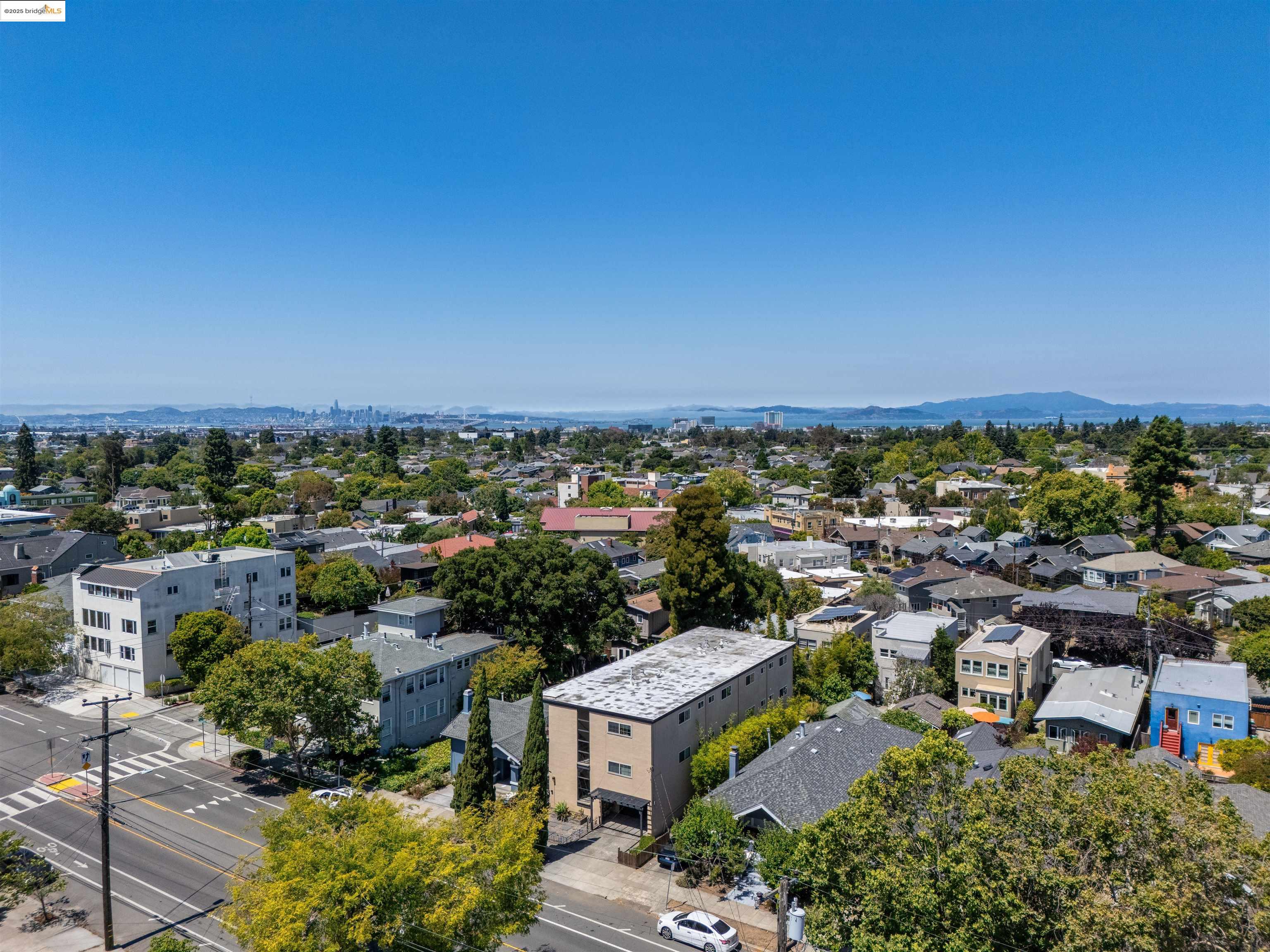 Detail Gallery Image 4 of 7 For 5445 Broadway, Oakland,  CA 94618 - – Beds | – Baths