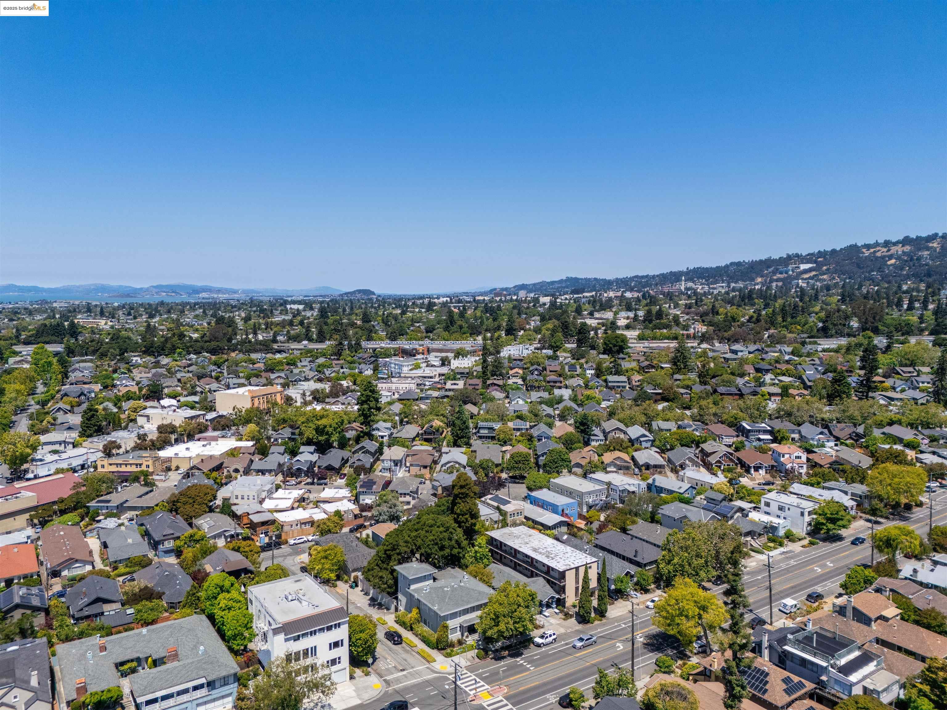Detail Gallery Image 6 of 7 For 5445 Broadway, Oakland,  CA 94618 - – Beds | – Baths