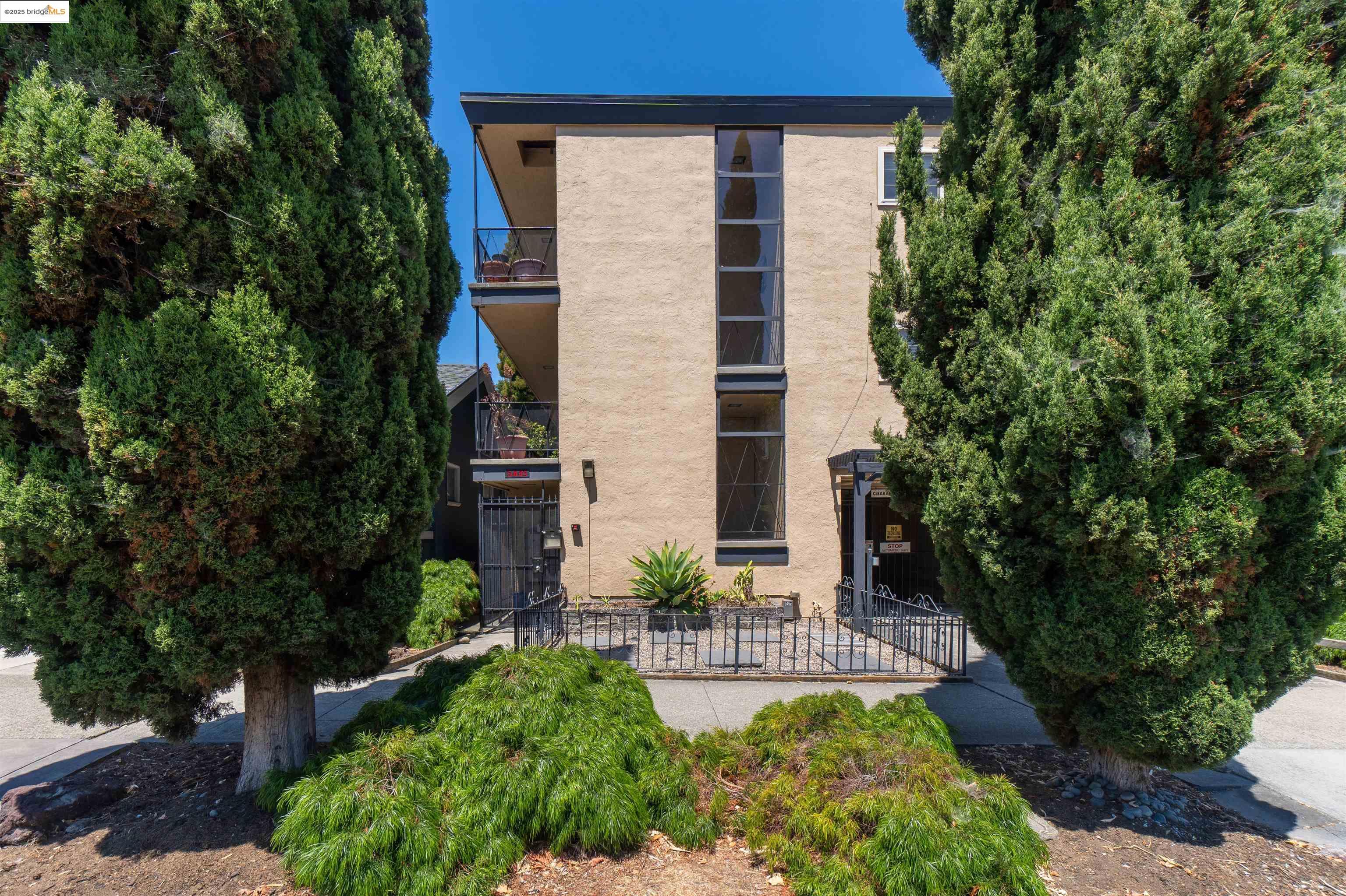 Detail Gallery Image 7 of 7 For 5445 Broadway, Oakland,  CA 94618 - – Beds | – Baths