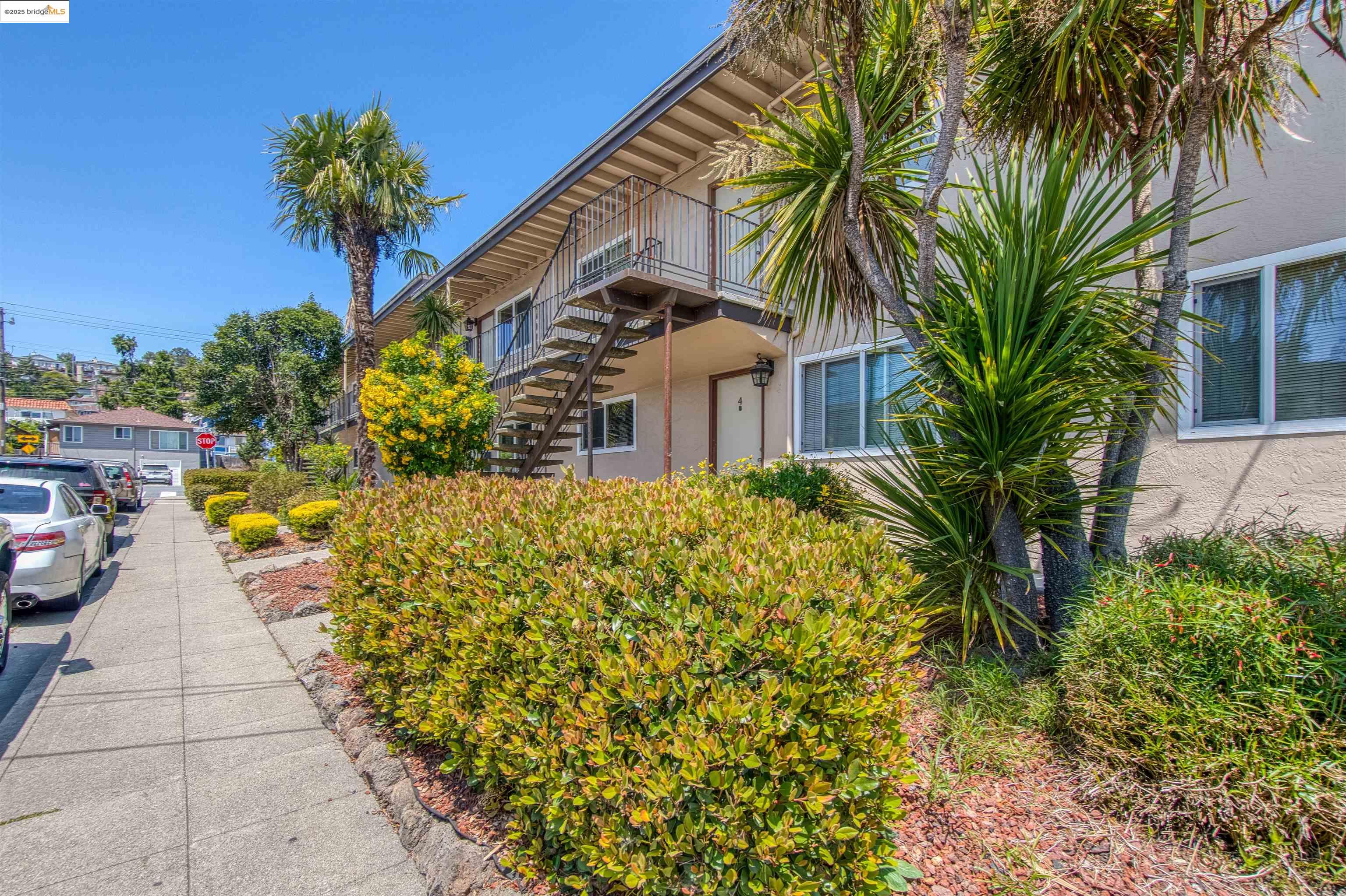 Detail Gallery Image 3 of 10 For 2504 Denning Ct, Castro Valley,  CA 94546 - – Beds | – Baths