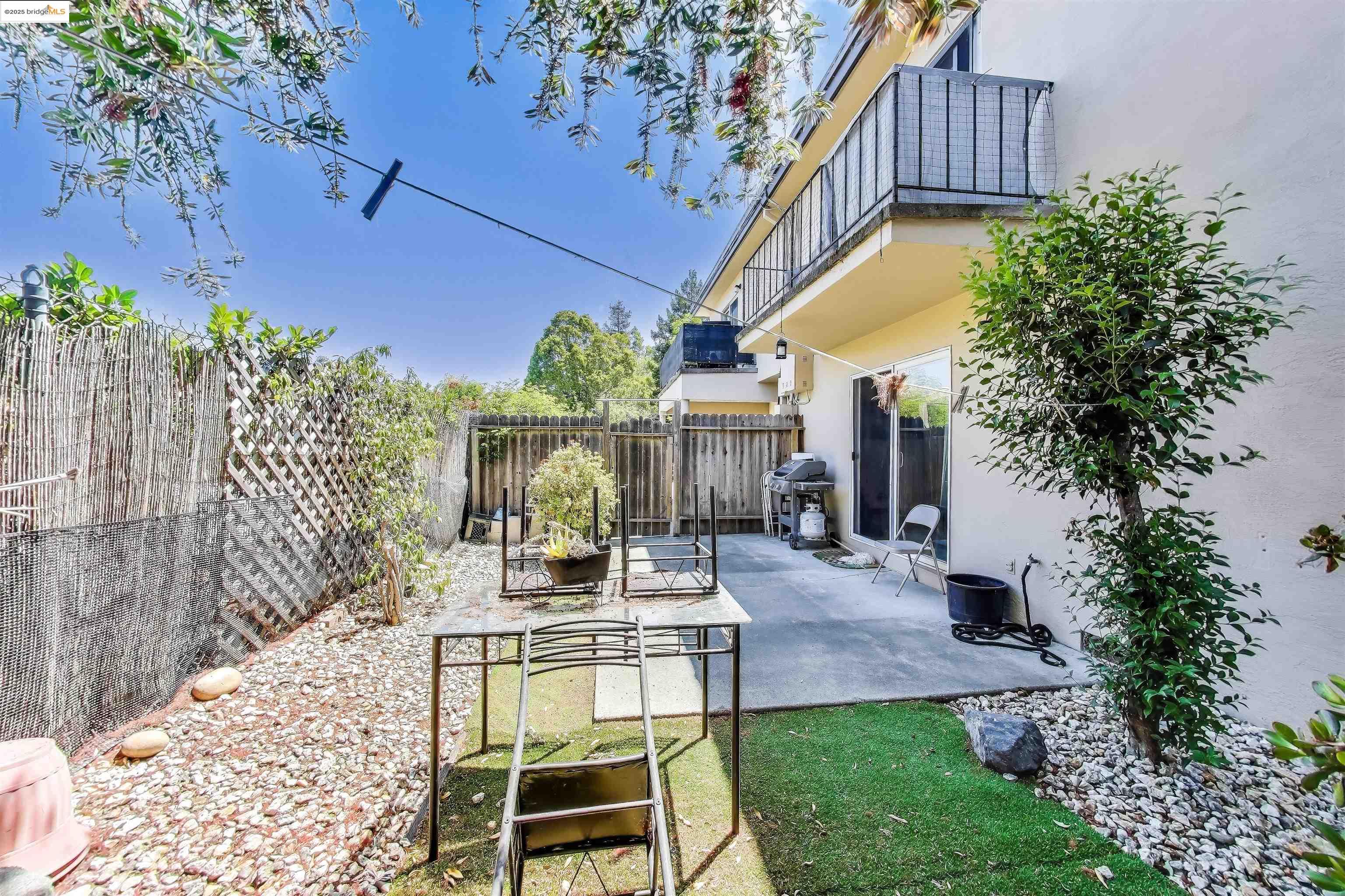 Detail Gallery Image 8 of 10 For 2504 Denning Ct, Castro Valley,  CA 94546 - – Beds | – Baths