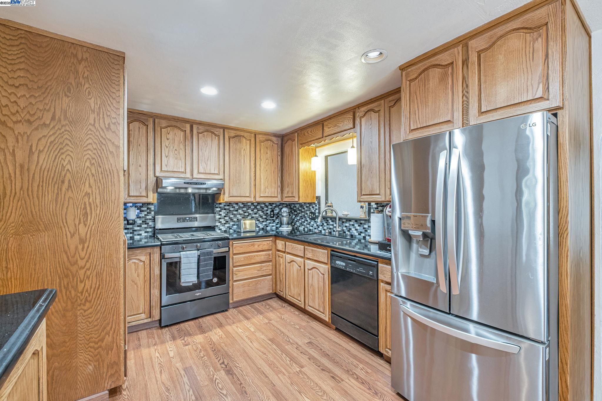 Detail Gallery Image 13 of 38 For 40575 Blacow Road, Fremont,  CA 94538 - 3 Beds | 2 Baths