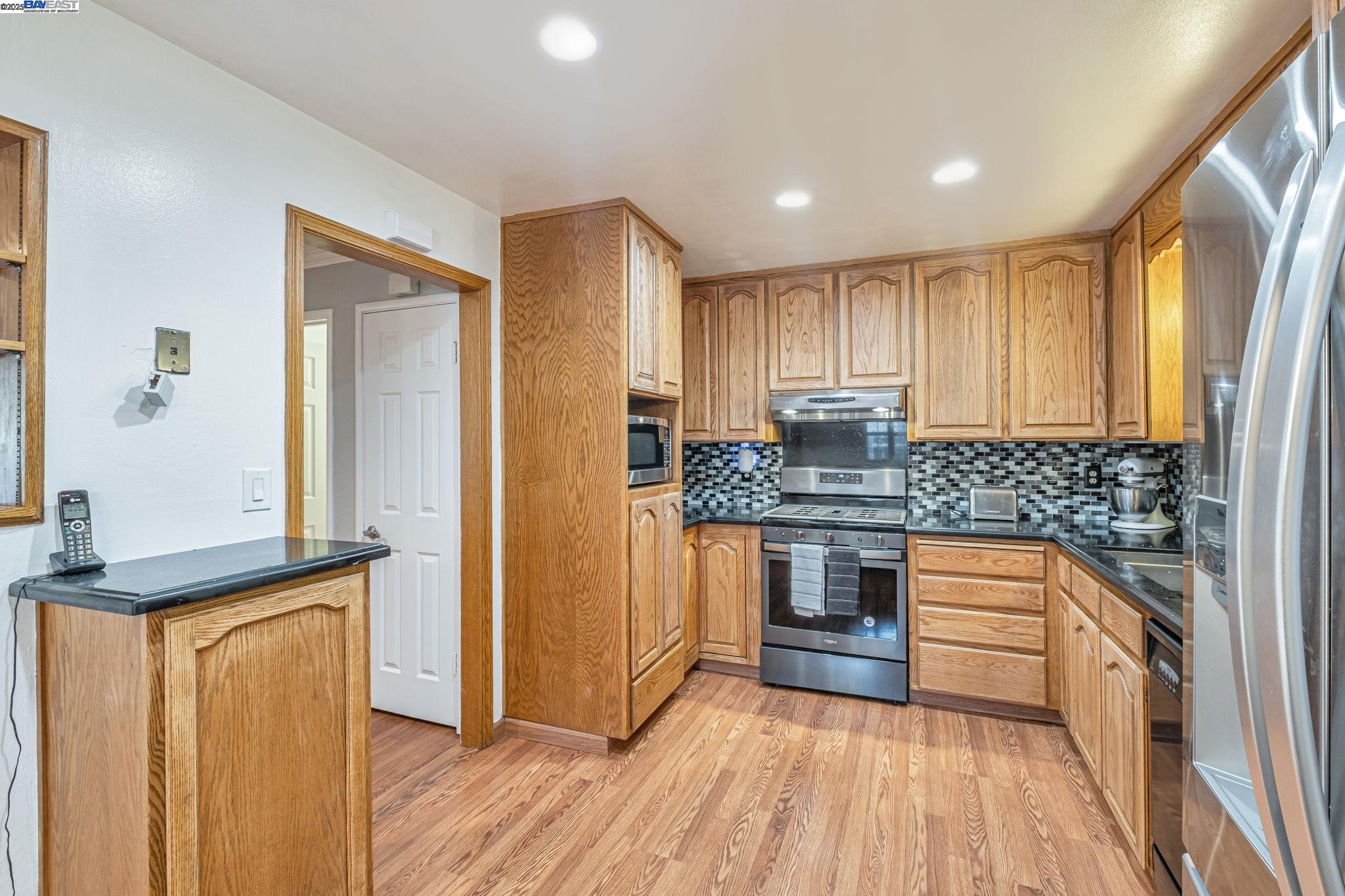 Detail Gallery Image 14 of 38 For 40575 Blacow Road, Fremont,  CA 94538 - 3 Beds | 2 Baths