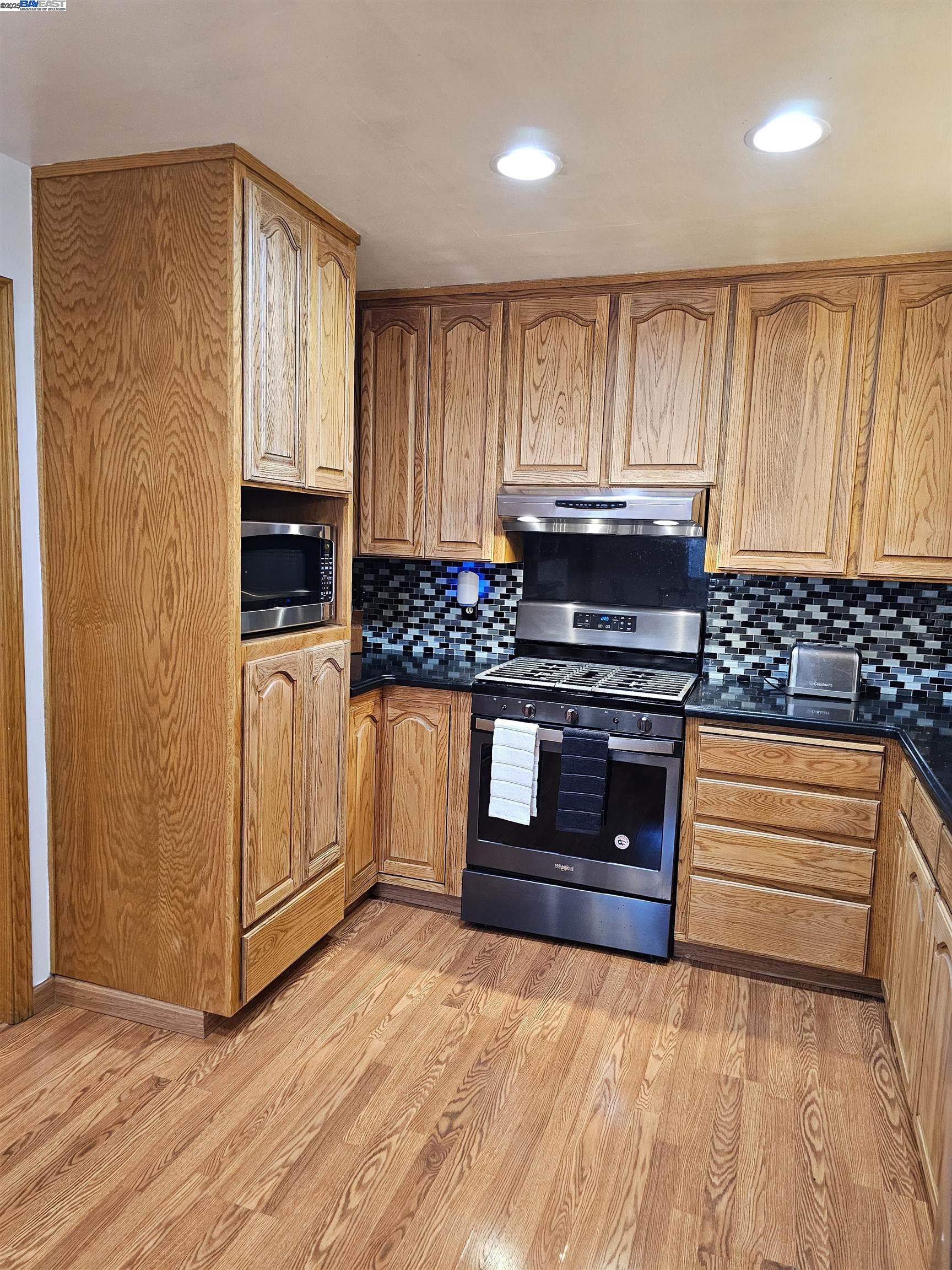 Detail Gallery Image 10 of 38 For 40575 Blacow Road, Fremont,  CA 94538 - 3 Beds | 2 Baths