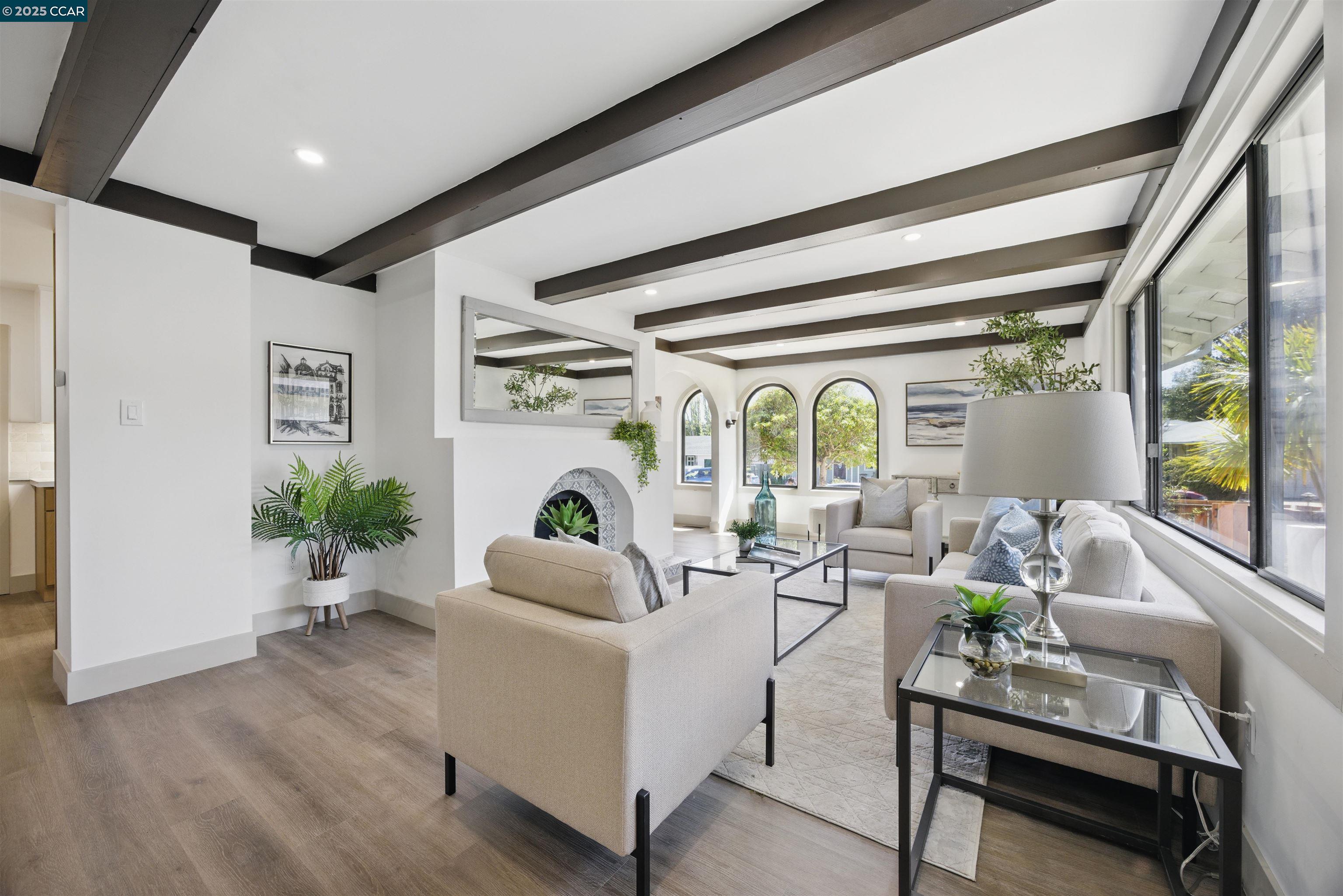 Detail Gallery Image 4 of 29 For 212 Indio Dr, South San Francisco,  CA 94080 - 3 Beds | 2 Baths