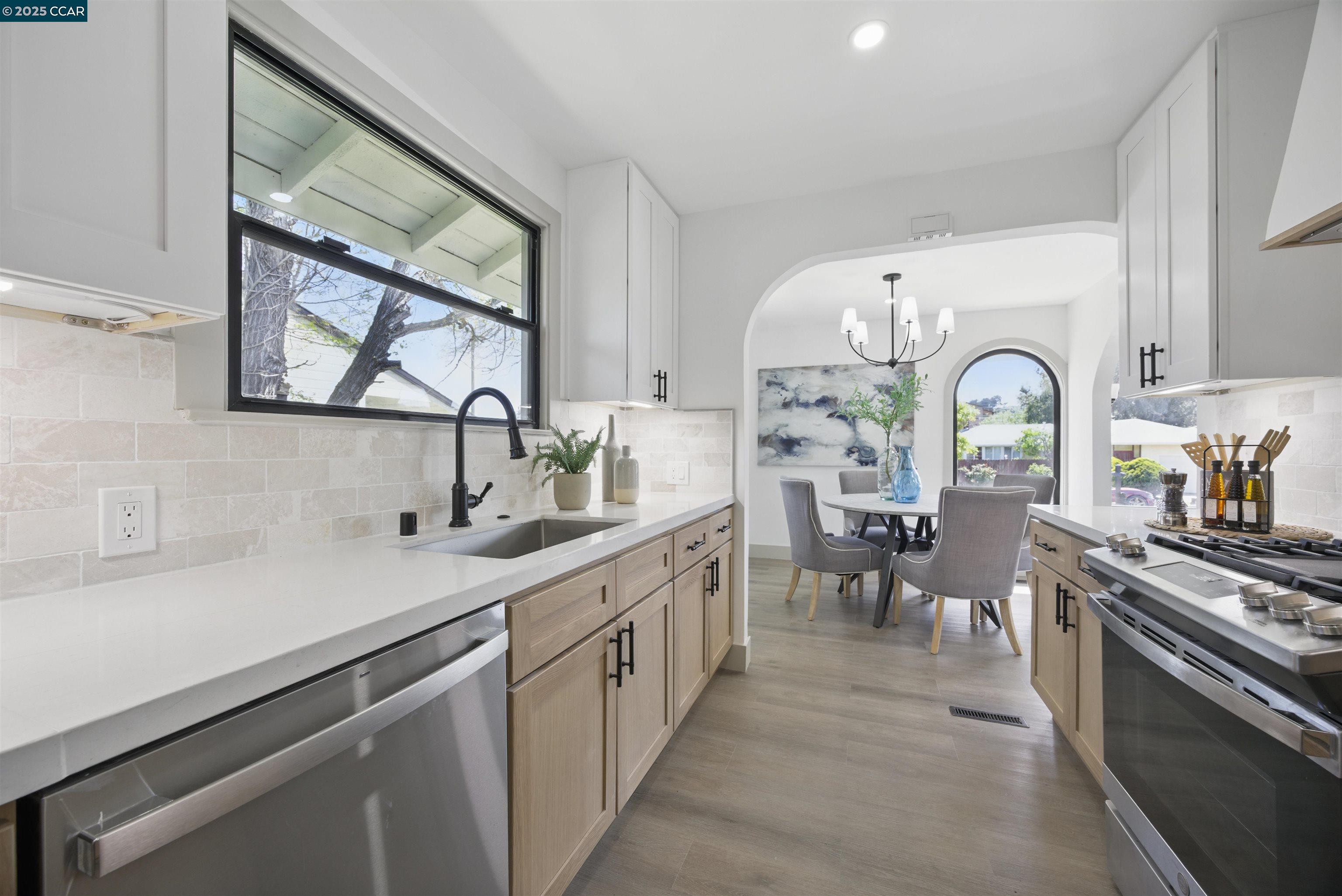 Detail Gallery Image 9 of 29 For 212 Indio Dr, South San Francisco,  CA 94080 - 3 Beds | 2 Baths