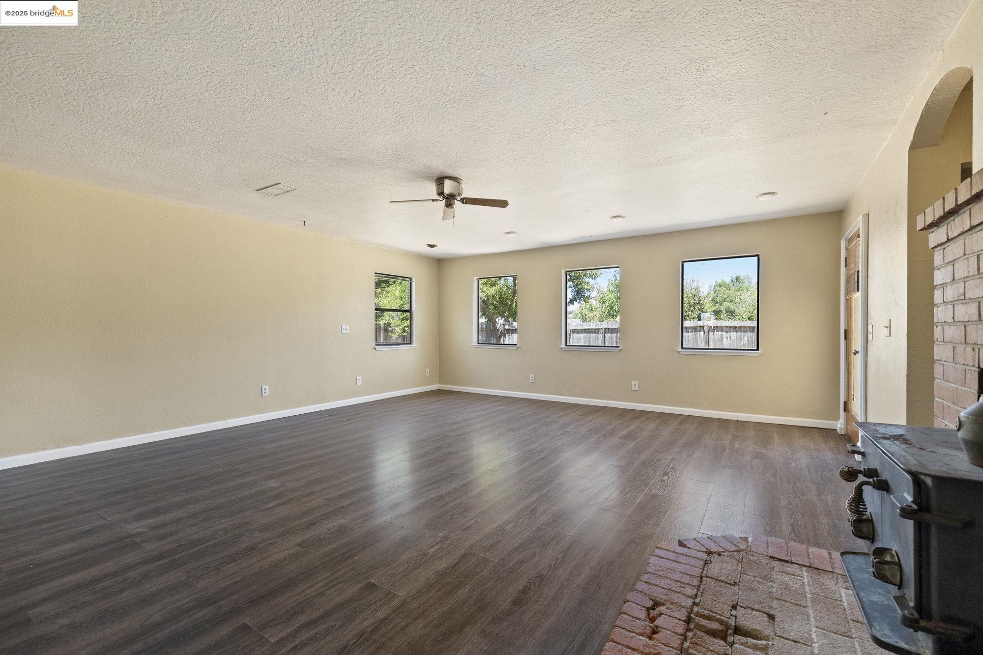 Detail Gallery Image 12 of 38 For 10582 Suzanne Ct, Jamestown,  CA 95327 - 4 Beds | 3 Baths