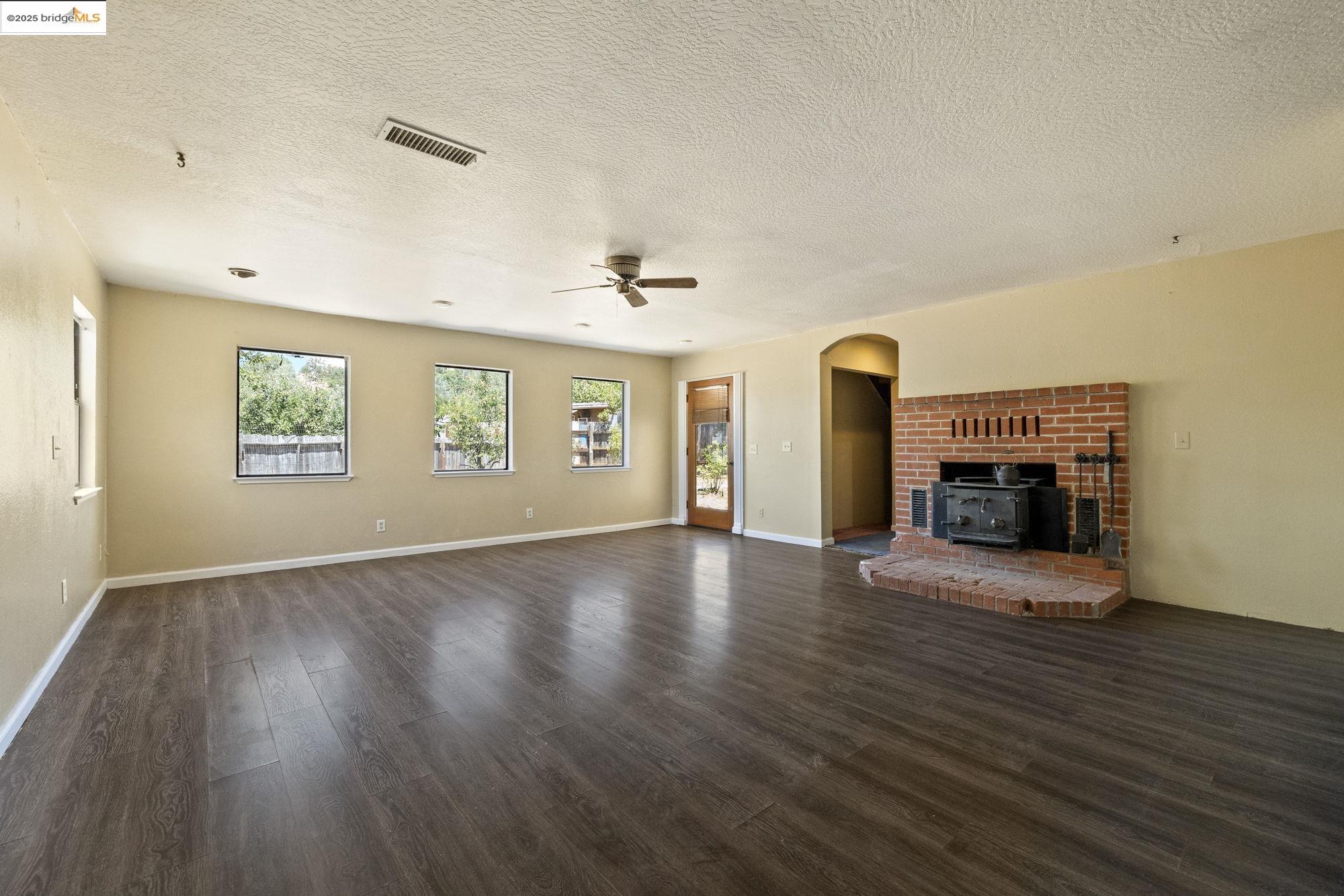 Detail Gallery Image 9 of 38 For 10582 Suzanne Ct, Jamestown,  CA 95327 - 4 Beds | 3 Baths