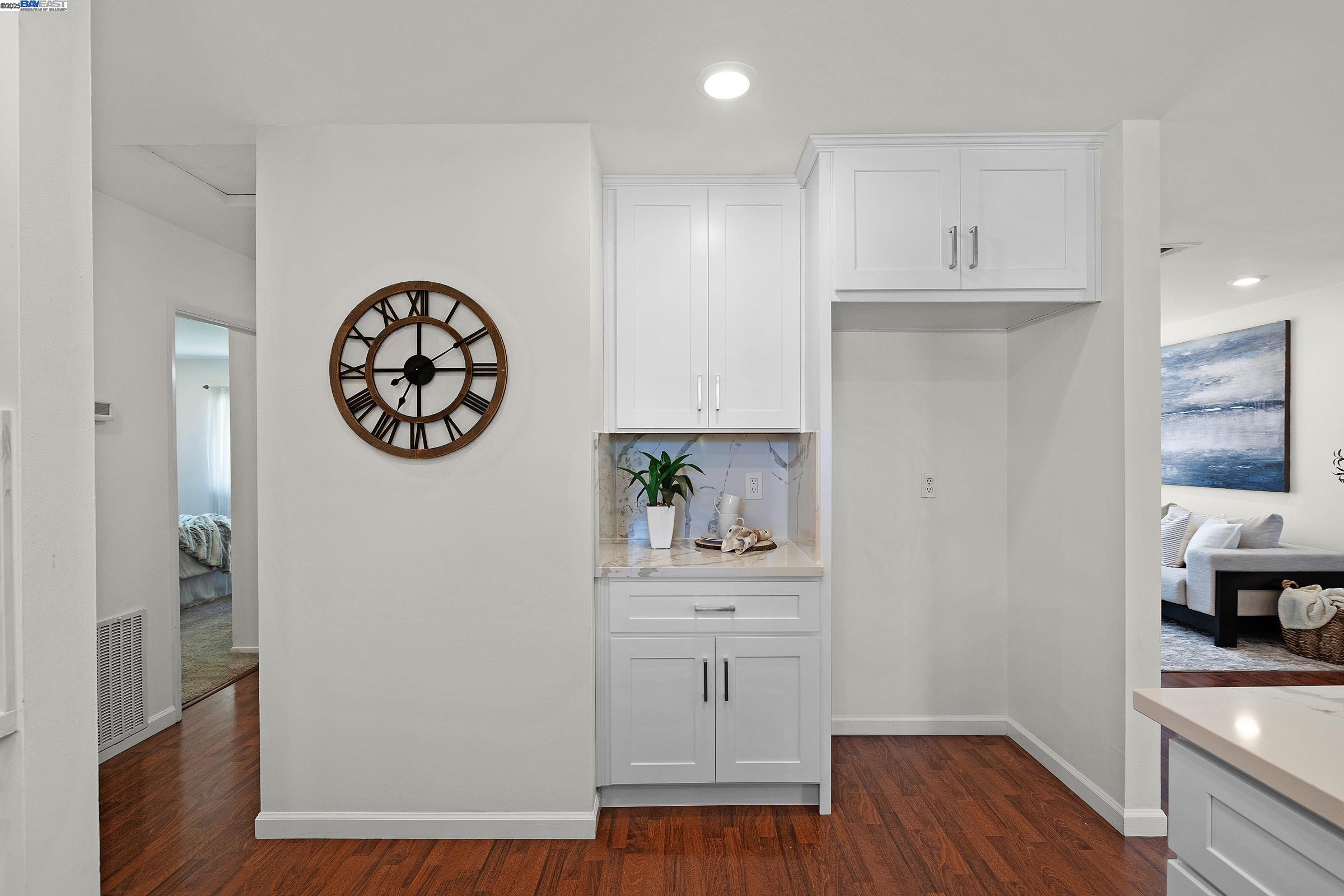 Detail Gallery Image 11 of 22 For 1370 Daisy Ln, Livermore,  CA 94551 - 2 Beds | 2 Baths