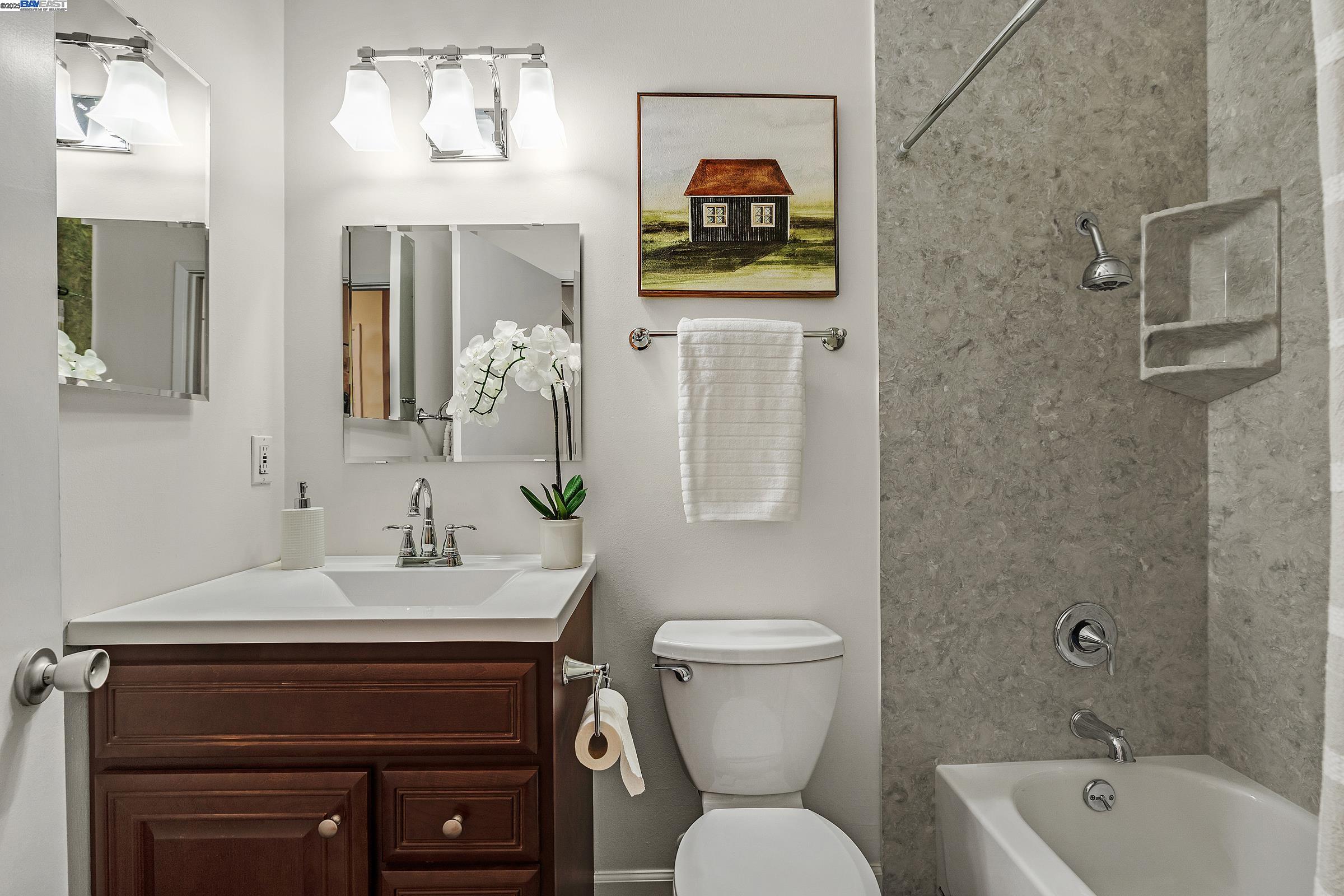 Detail Gallery Image 13 of 22 For 1370 Daisy Ln, Livermore,  CA 94551 - 2 Beds | 2 Baths