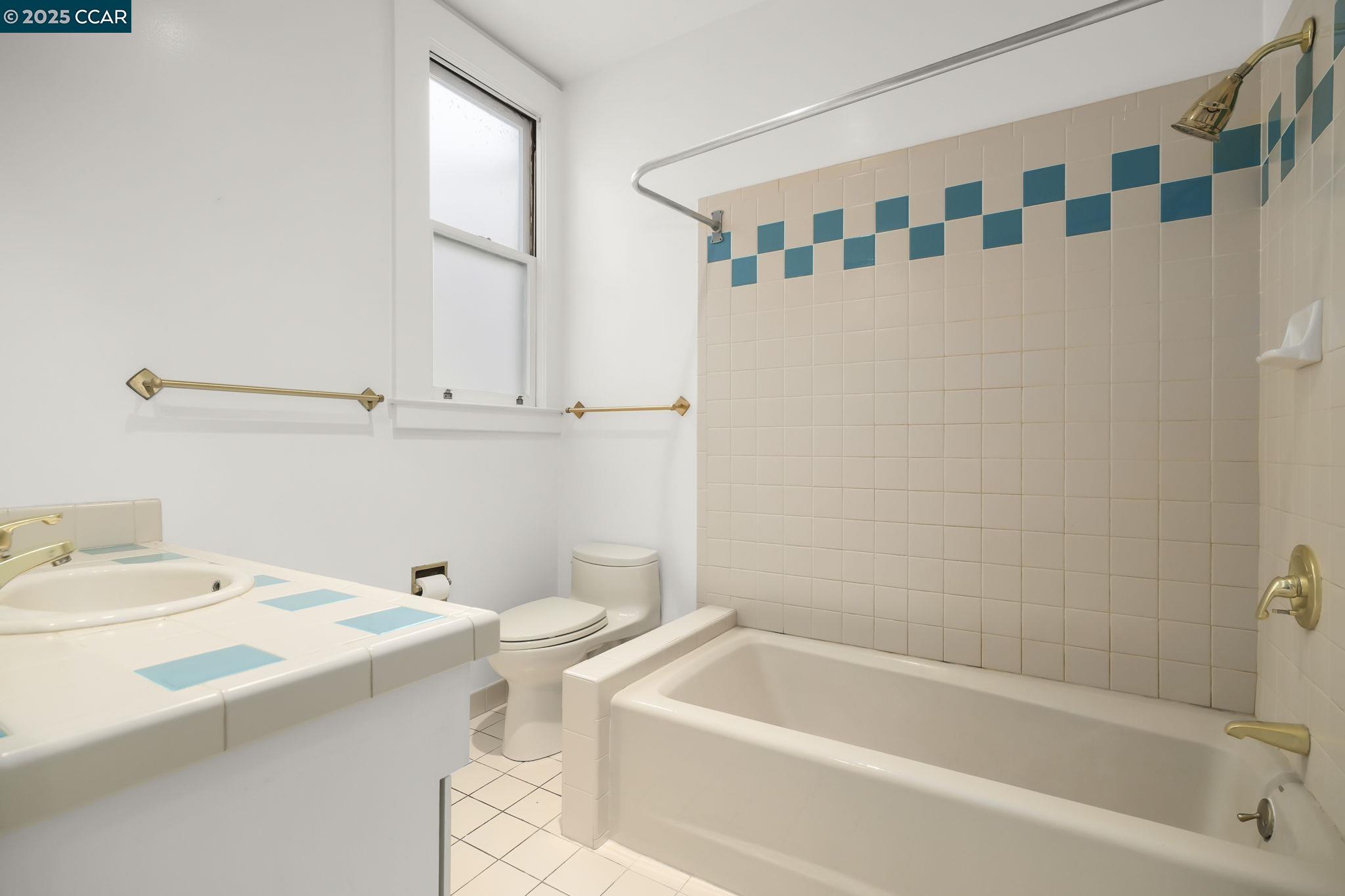 Detail Gallery Image 28 of 41 For 174 15th Ave, San Francisco,  CA 94118 - 2 Beds | 1/1 Baths
