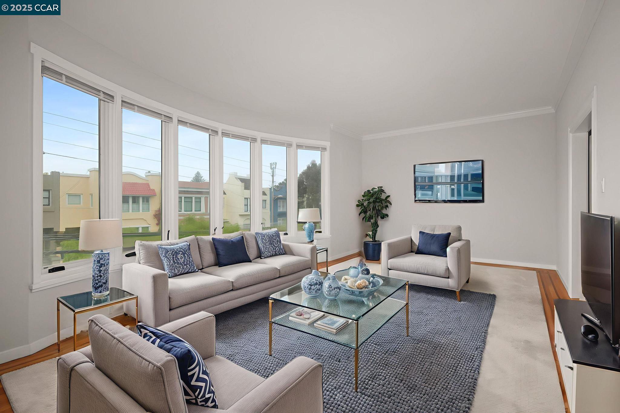 Detail Gallery Image 8 of 41 For 174 15th Ave, San Francisco,  CA 94118 - 2 Beds | 1/1 Baths