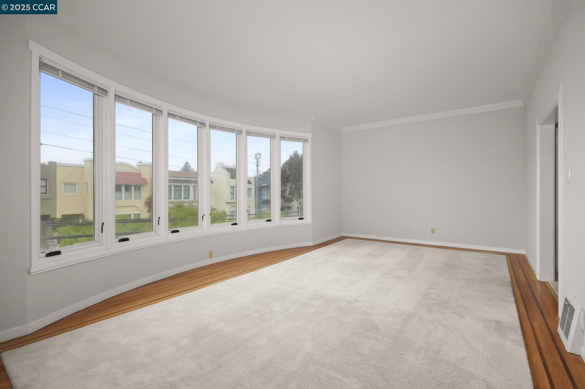 Detail Gallery Image 9 of 41 For 174 15th Ave, San Francisco,  CA 94118 - 2 Beds | 1/1 Baths