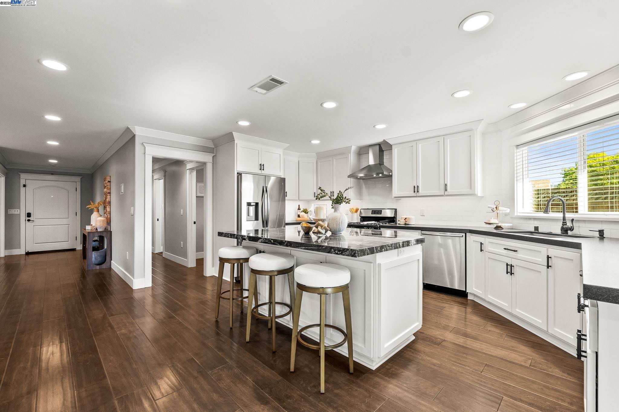 Detail Gallery Image 16 of 39 For 559 N M St, Livermore,  CA 94551 - 3 Beds | 2 Baths