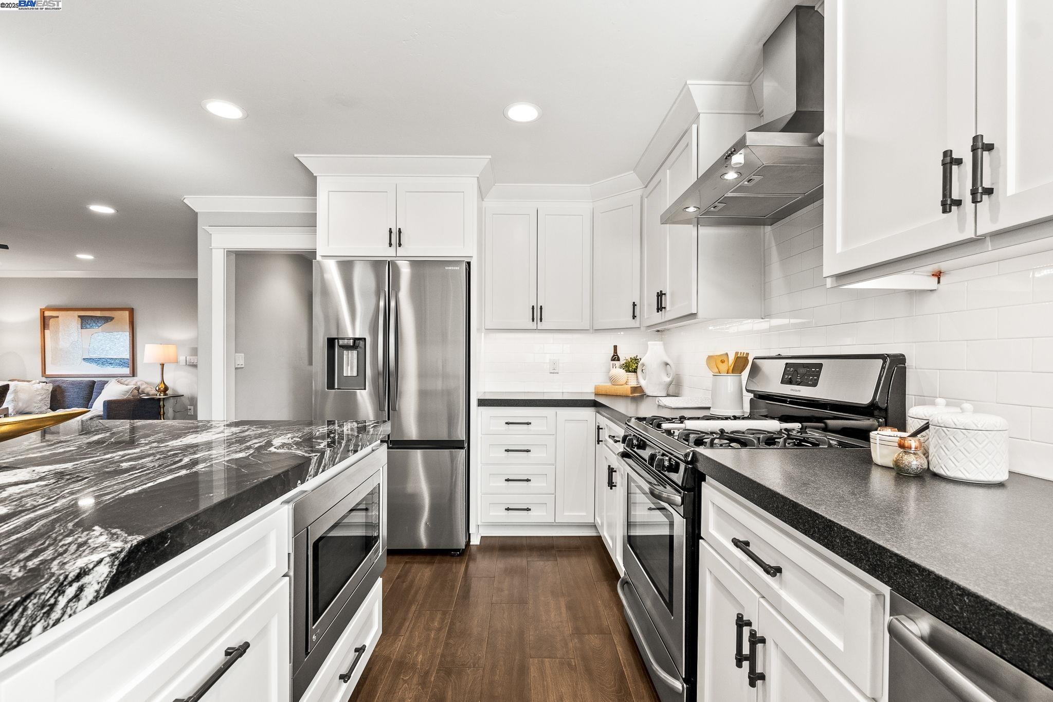 Detail Gallery Image 17 of 39 For 559 N M St, Livermore,  CA 94551 - 3 Beds | 2 Baths