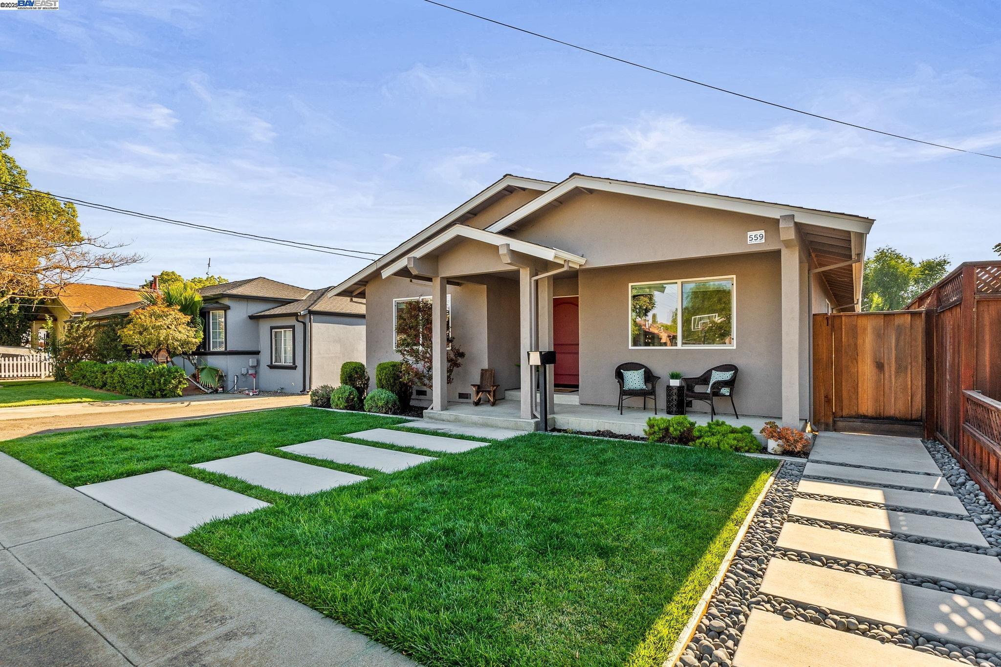 Detail Gallery Image 3 of 39 For 559 N M St, Livermore,  CA 94551 - 3 Beds | 2 Baths