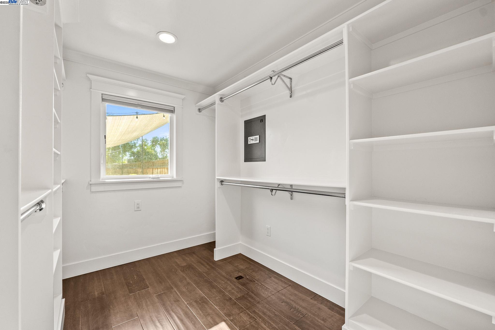 Detail Gallery Image 25 of 39 For 559 N M St, Livermore,  CA 94551 - 3 Beds | 2 Baths