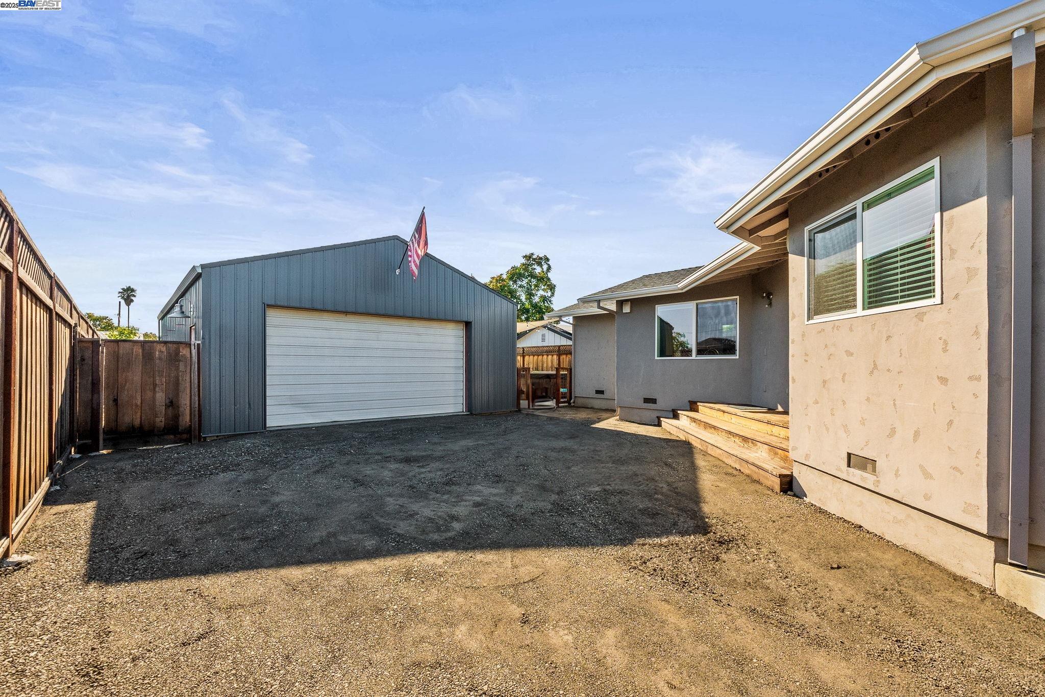 Detail Gallery Image 30 of 39 For 559 N M St, Livermore,  CA 94551 - 3 Beds | 2 Baths