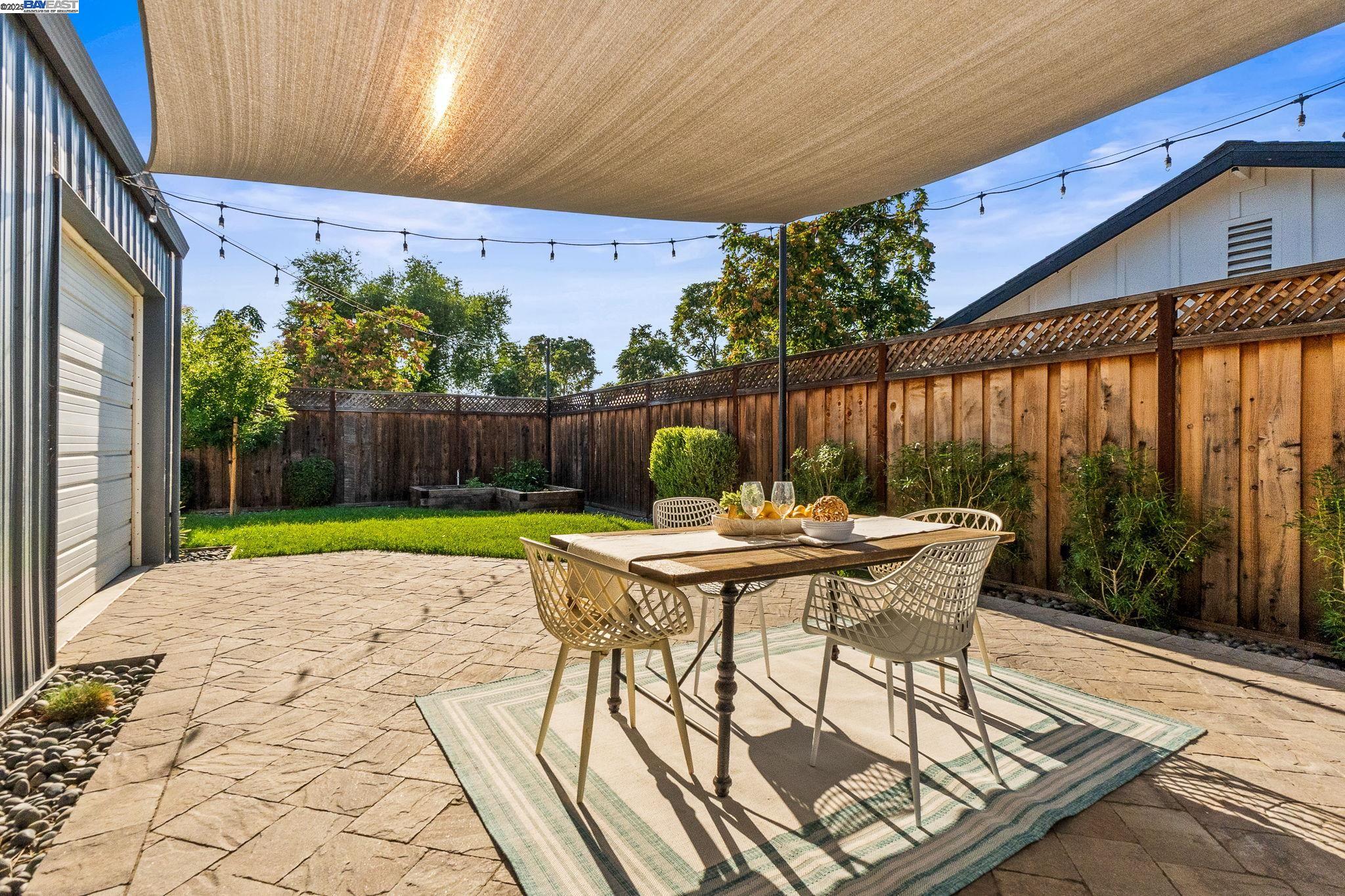 Detail Gallery Image 34 of 39 For 559 N M St, Livermore,  CA 94551 - 3 Beds | 2 Baths