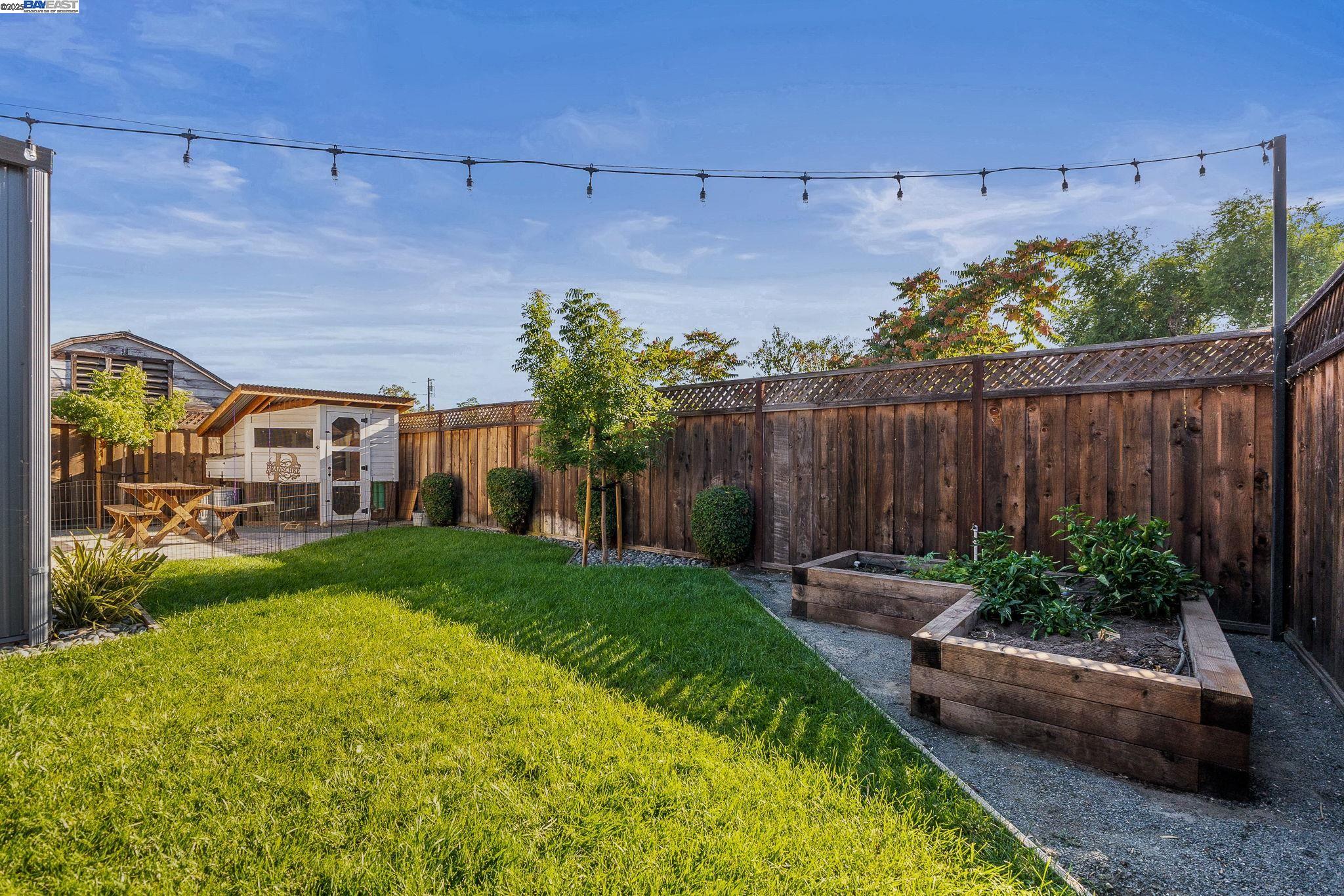 Detail Gallery Image 35 of 39 For 559 N M St, Livermore,  CA 94551 - 3 Beds | 2 Baths