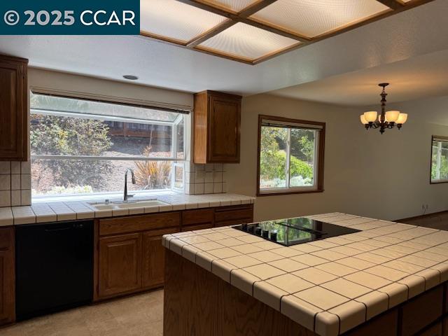 Detail Gallery Image 11 of 30 For 7 Williams Dr, Moraga,  CA 94556 - 4 Beds | 2/1 Baths