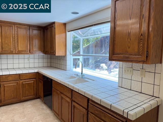 Detail Gallery Image 8 of 30 For 7 Williams Dr, Moraga,  CA 94556 - 4 Beds | 2/1 Baths