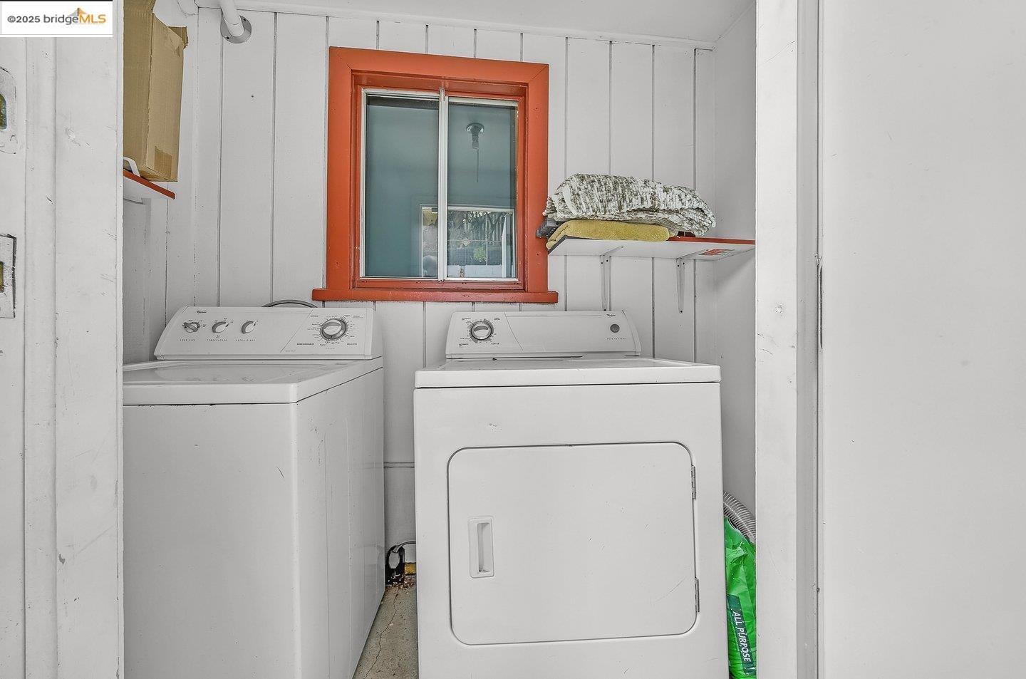 Detail Gallery Image 11 of 13 For 2162 35th Avenue, Oakland,  CA 94601 - 3 Beds | 2 Baths