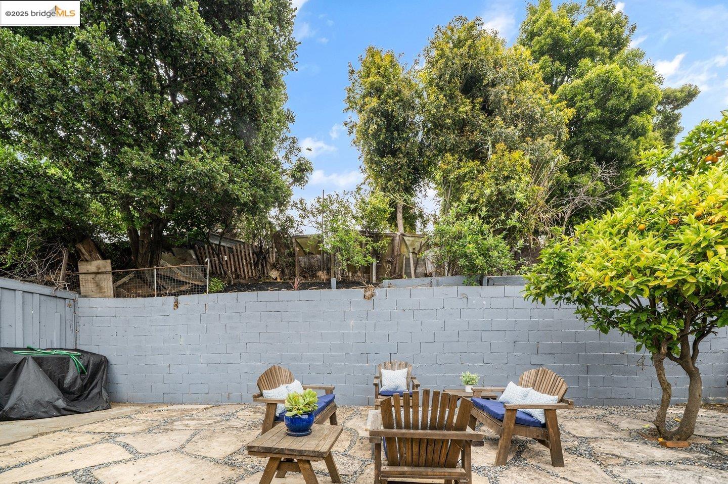Detail Gallery Image 12 of 13 For 2162 35th Avenue, Oakland,  CA 94601 - 3 Beds | 2 Baths