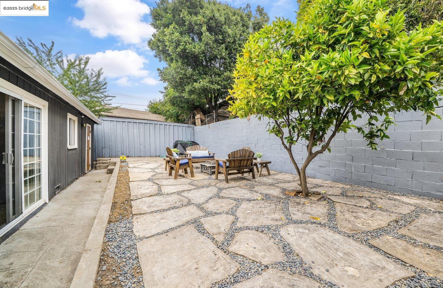 Detail Gallery Image 13 of 13 For 2162 35th Avenue, Oakland,  CA 94601 - 3 Beds | 2 Baths