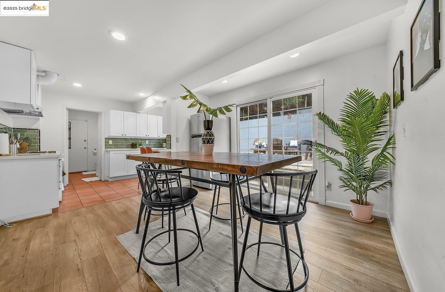 Detail Gallery Image 6 of 13 For 2162 35th Avenue, Oakland,  CA 94601 - 3 Beds | 2 Baths