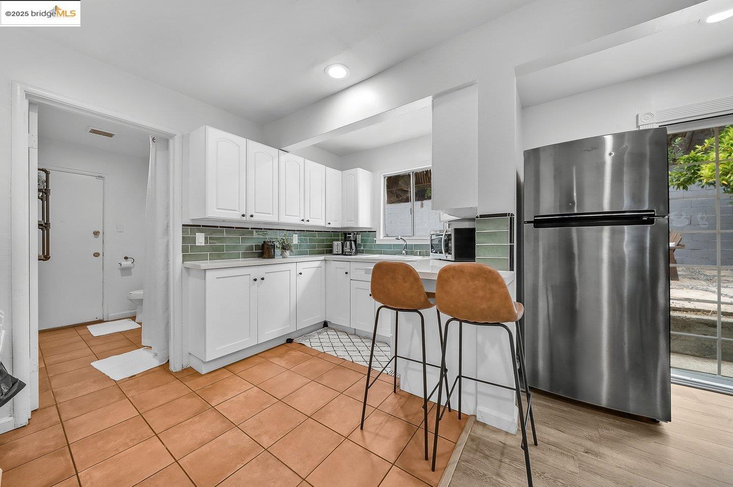 Detail Gallery Image 7 of 13 For 2162 35th Avenue, Oakland,  CA 94601 - 3 Beds | 2 Baths