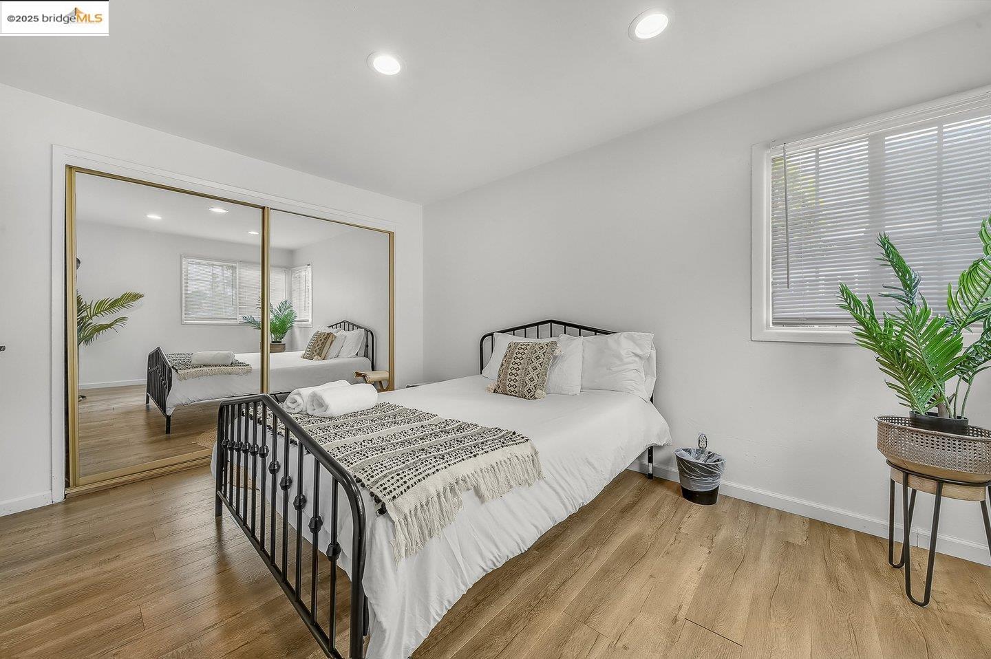 Detail Gallery Image 9 of 13 For 2162 35th Avenue, Oakland,  CA 94601 - 3 Beds | 2 Baths