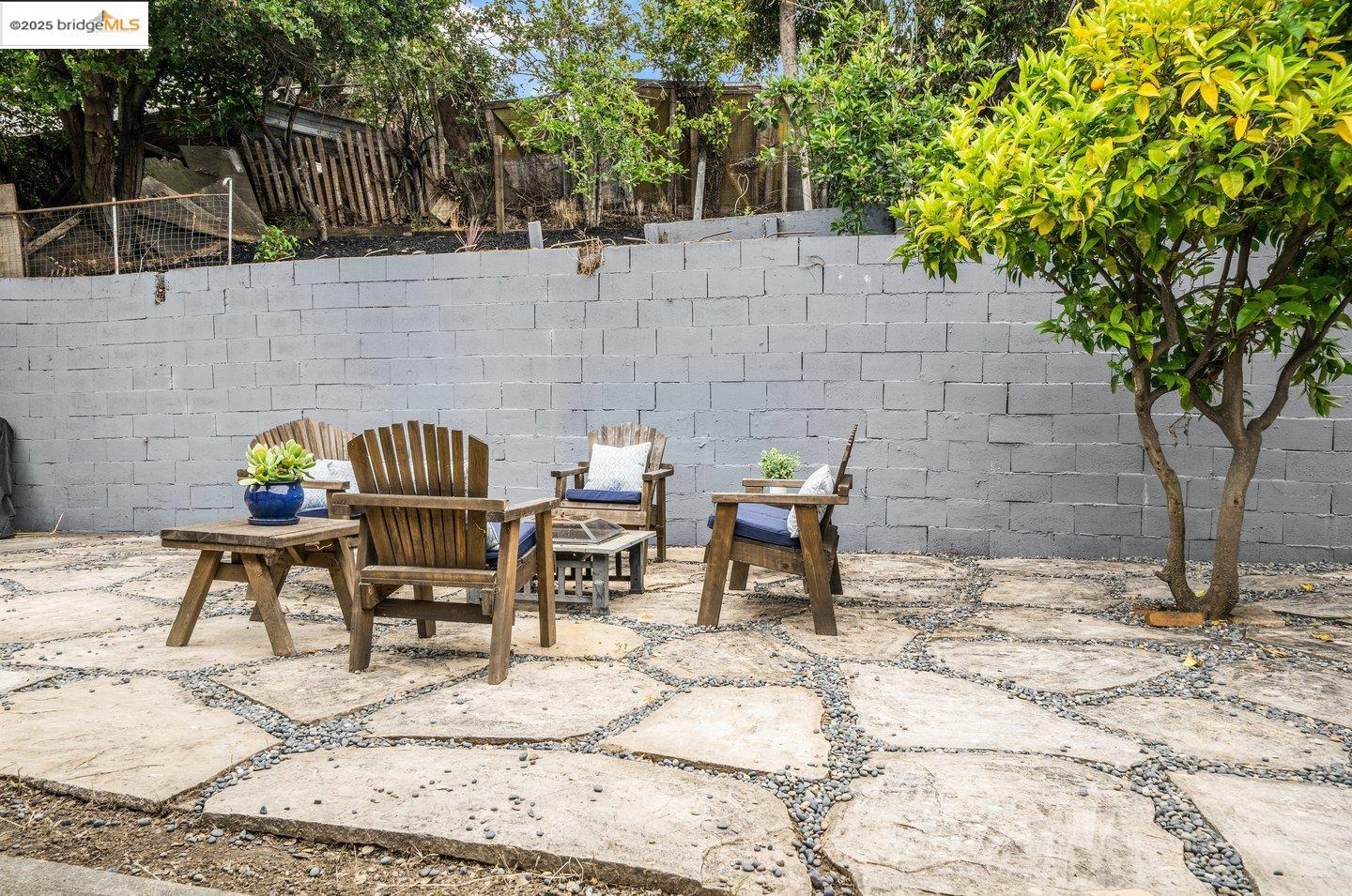 Detail Gallery Image 10 of 13 For 2162 35th Avenue, Oakland,  CA 94601 - 3 Beds | 2 Baths