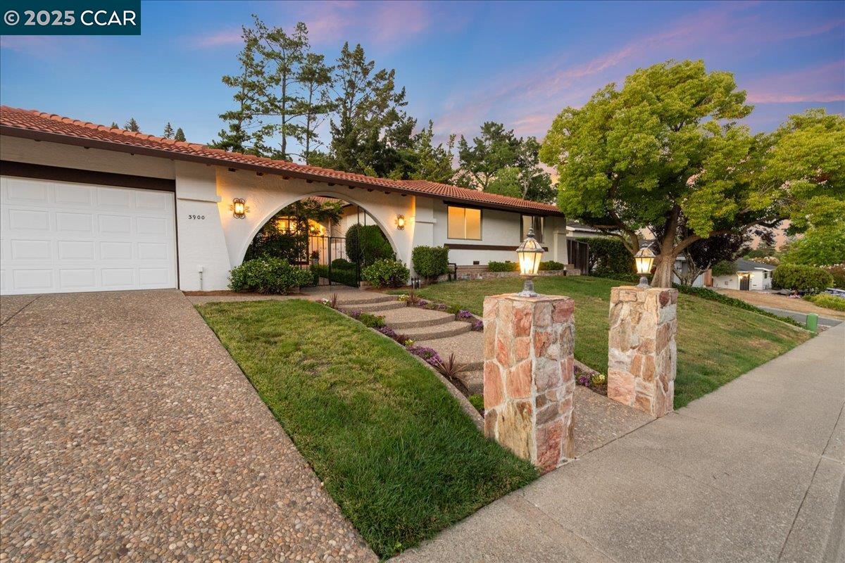 Detail Gallery Image 2 of 48 For 3900 Campolindo Dr, Moraga,  CA 94556 - 4 Beds | 2/1 Baths